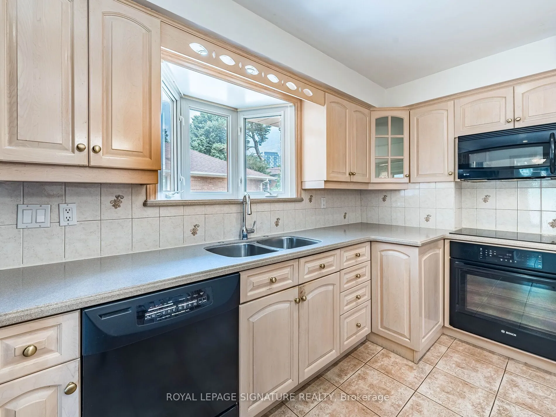 125 Decarie Circle