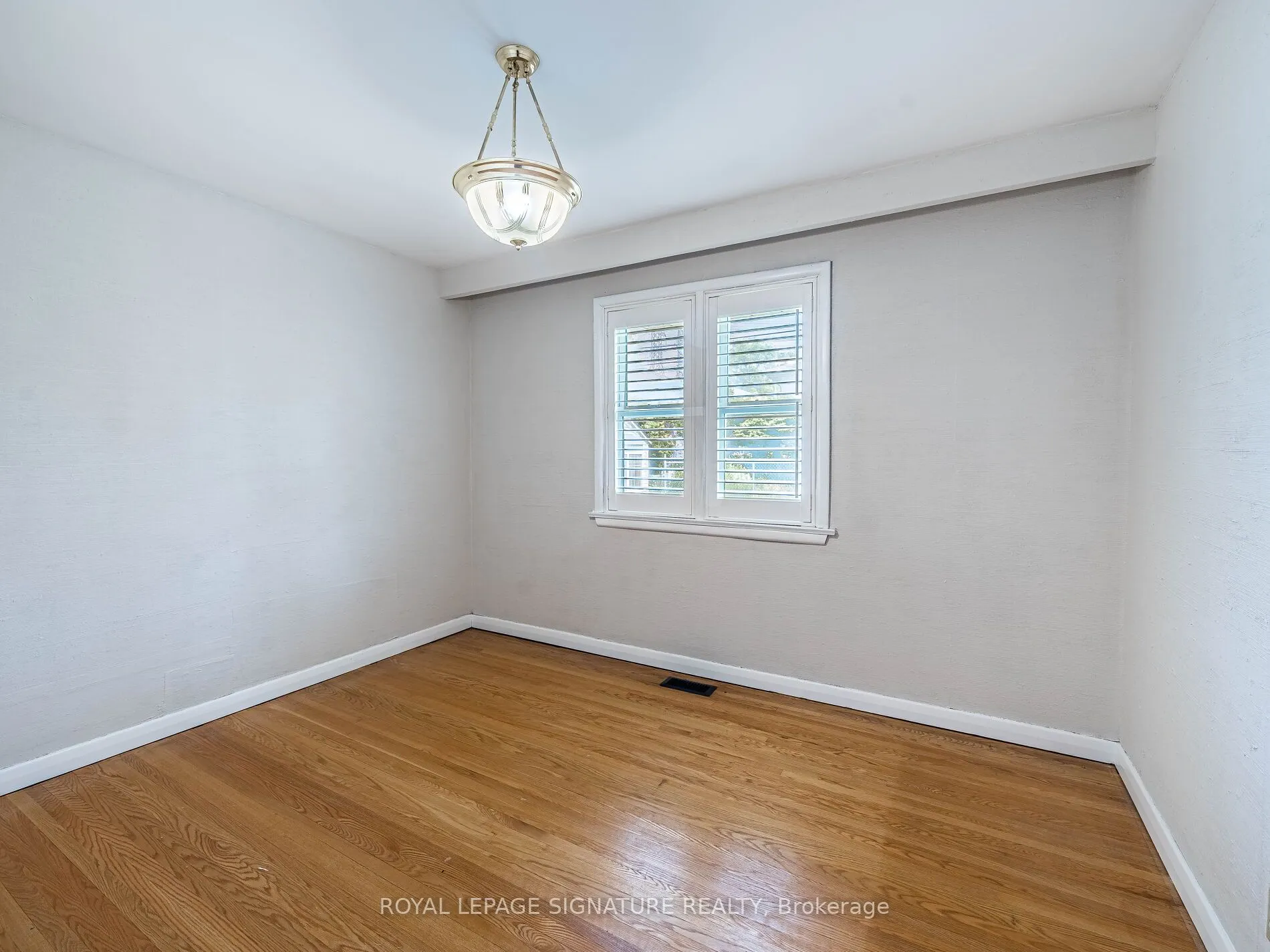 125 Decarie Circle