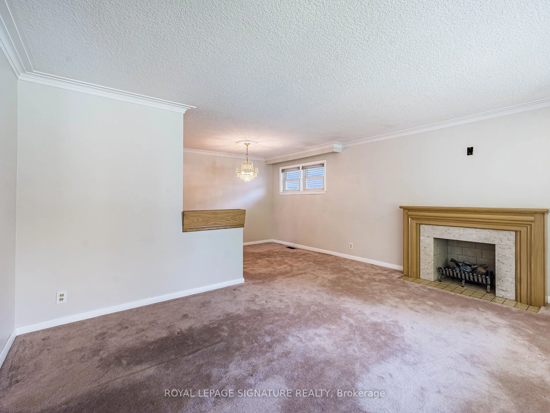 125 Decarie Circle