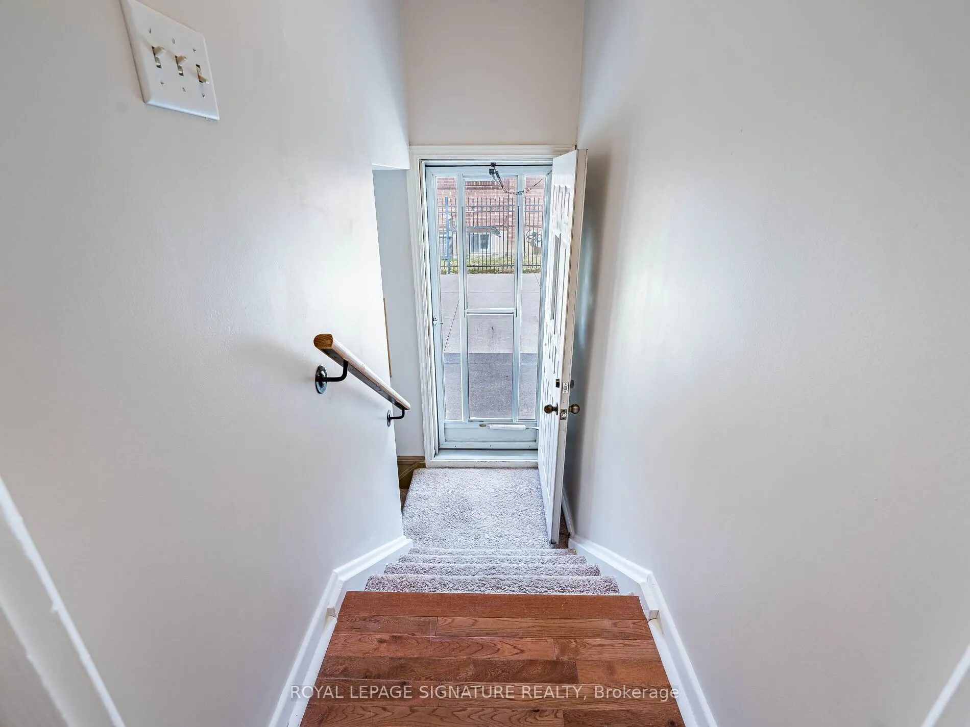 125 Decarie Circle
