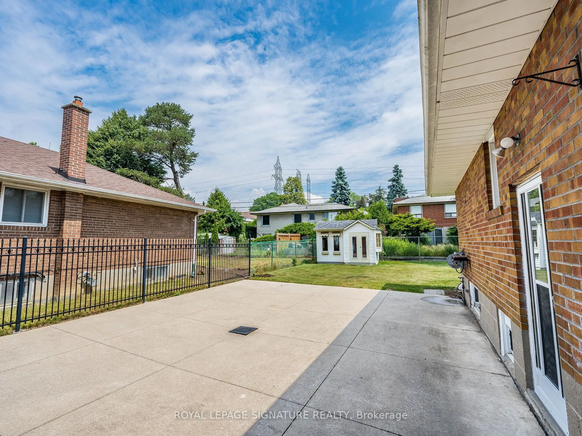 125 Decarie Circle