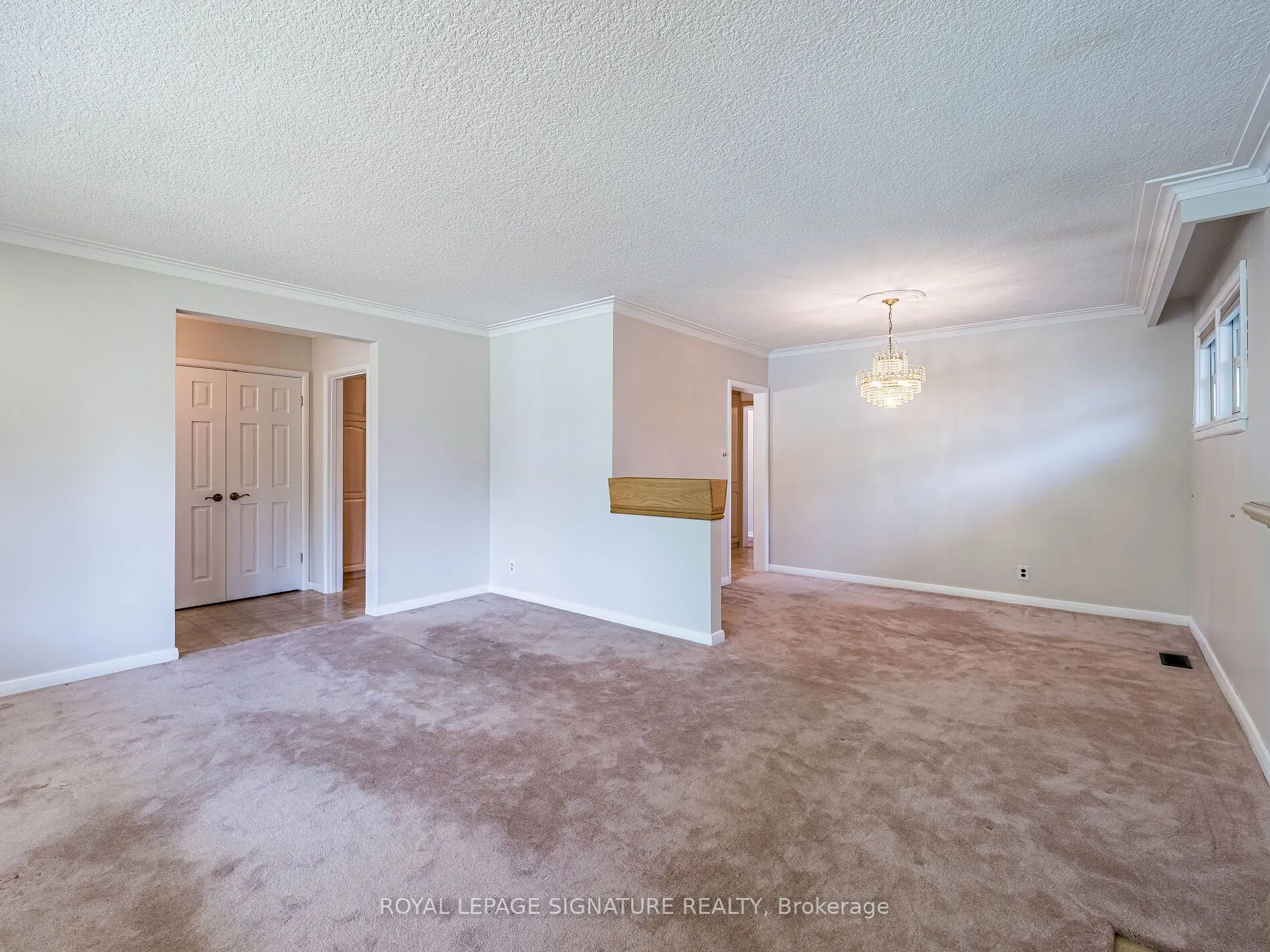 125 Decarie Circle