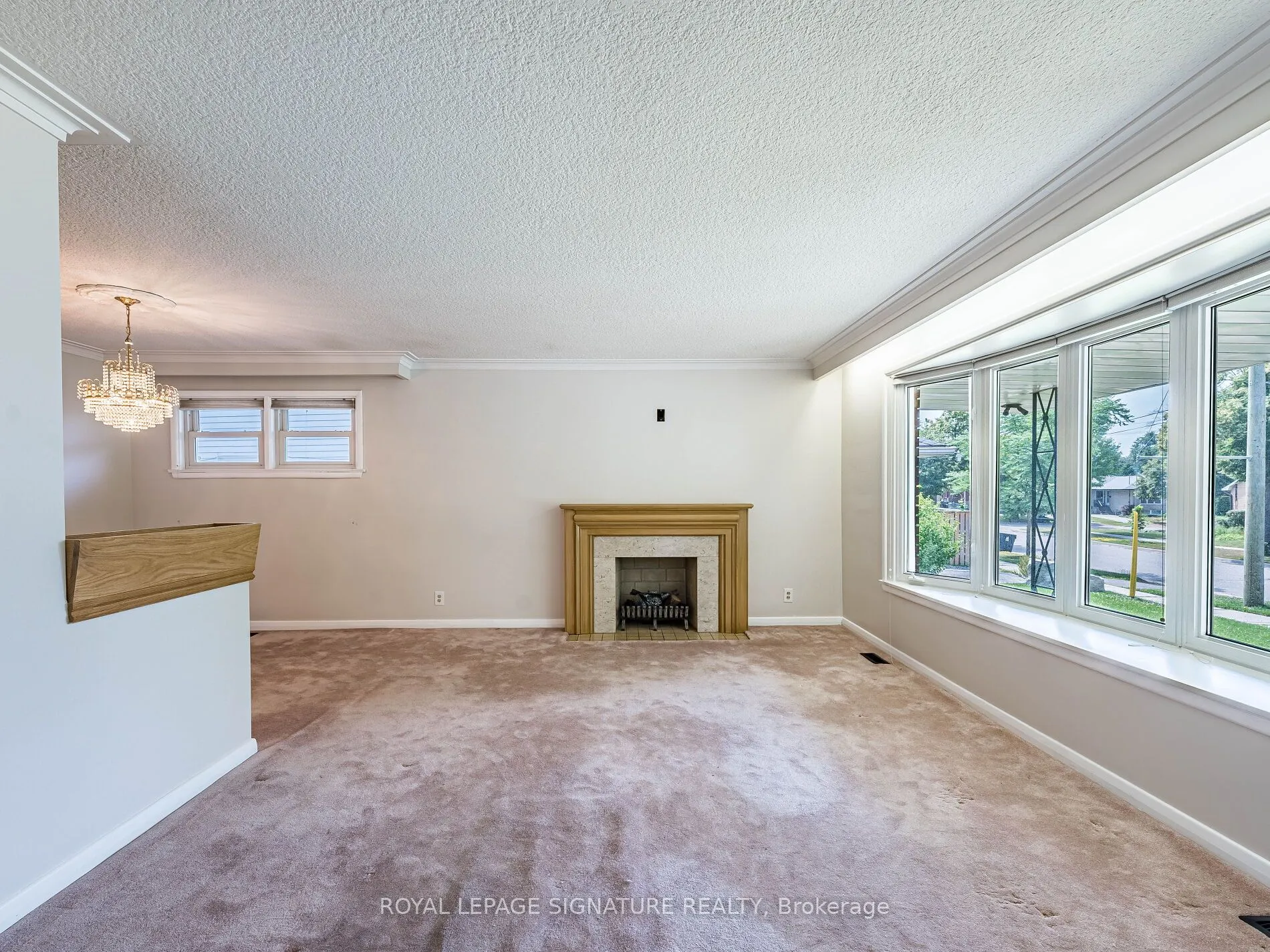 125 Decarie Circle