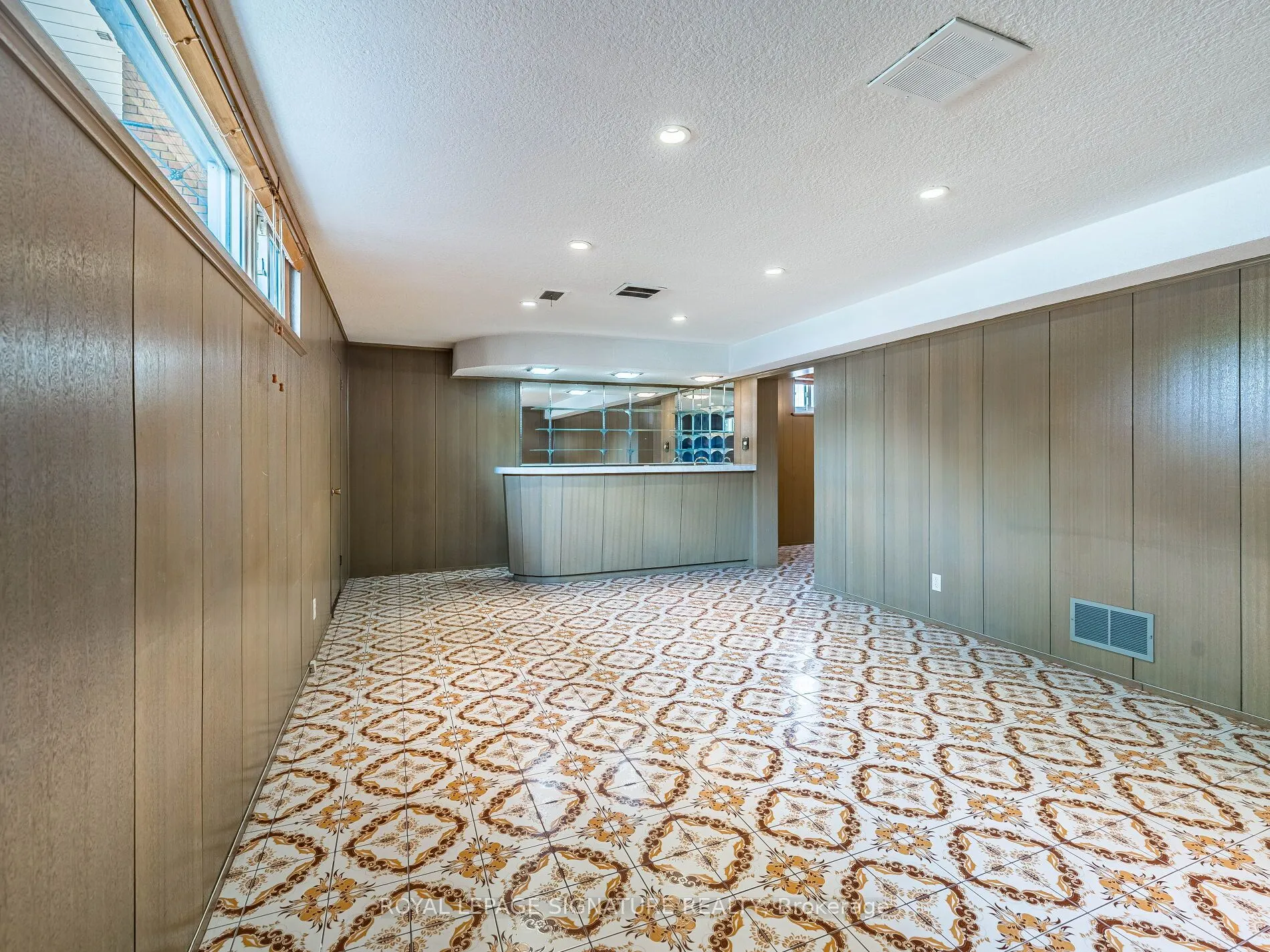 125 Decarie Circle