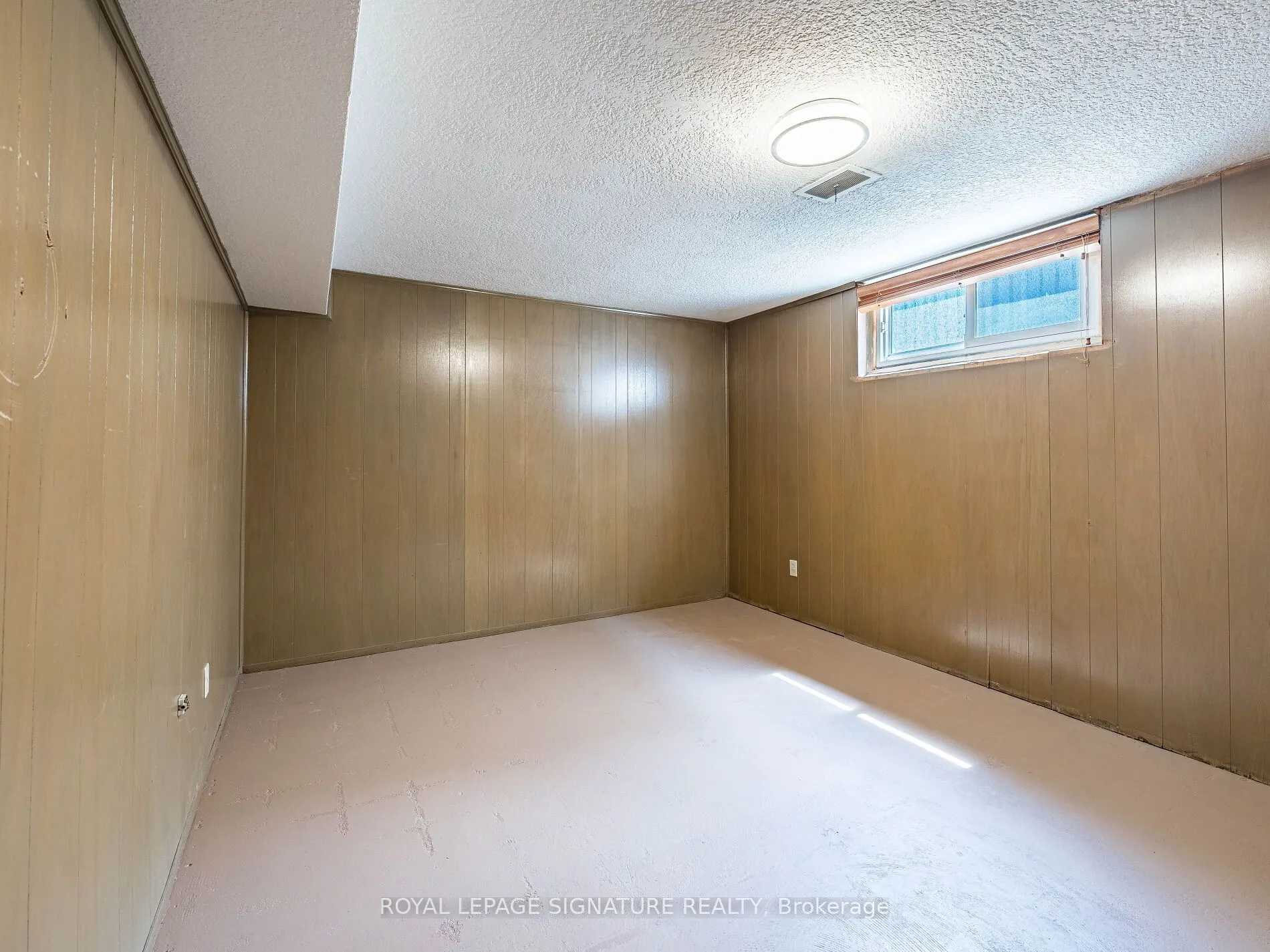 125 Decarie Circle