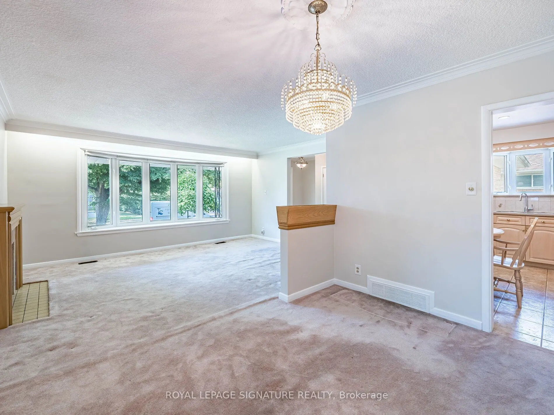 125 Decarie Circle