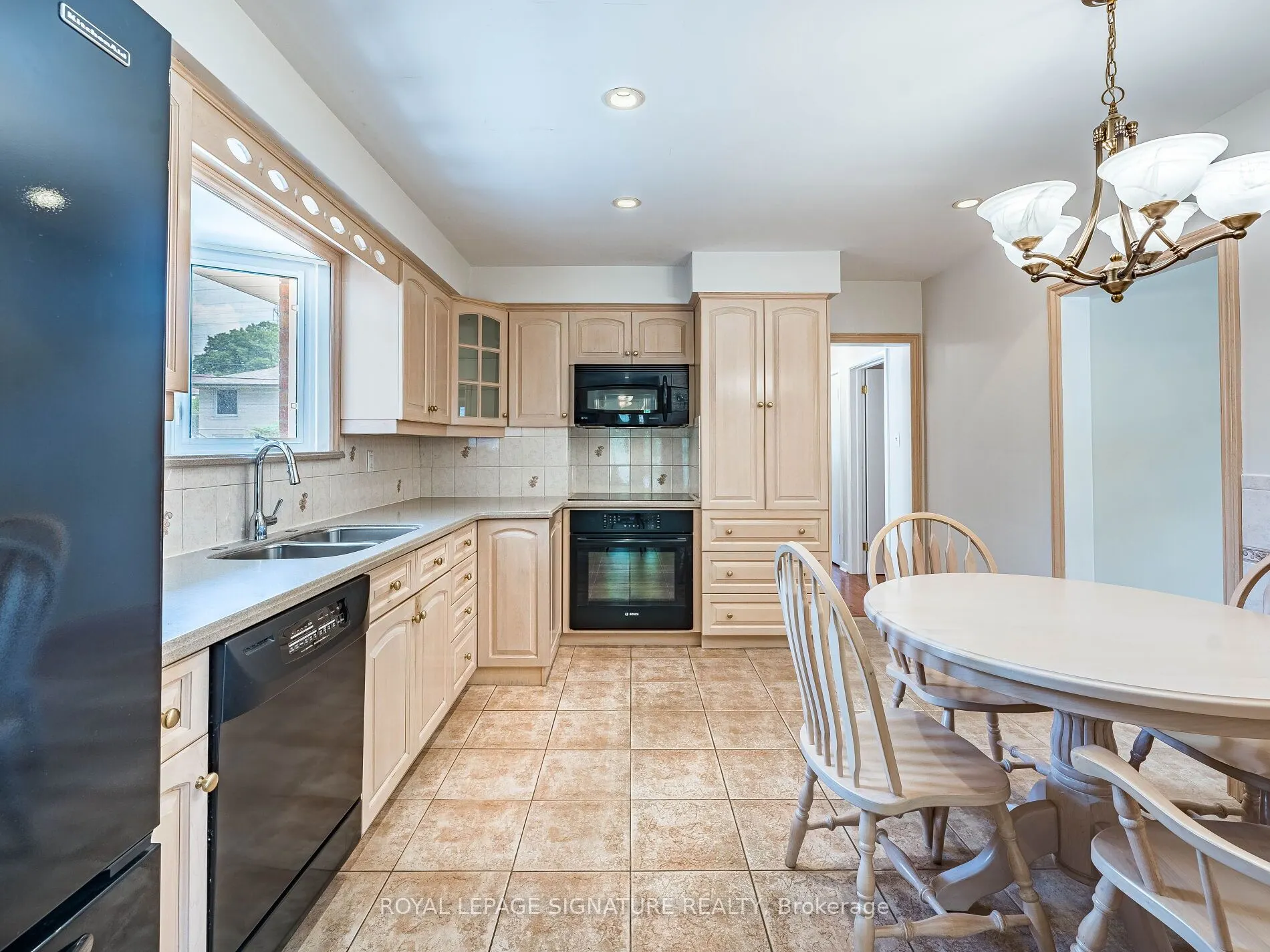 125 Decarie Circle