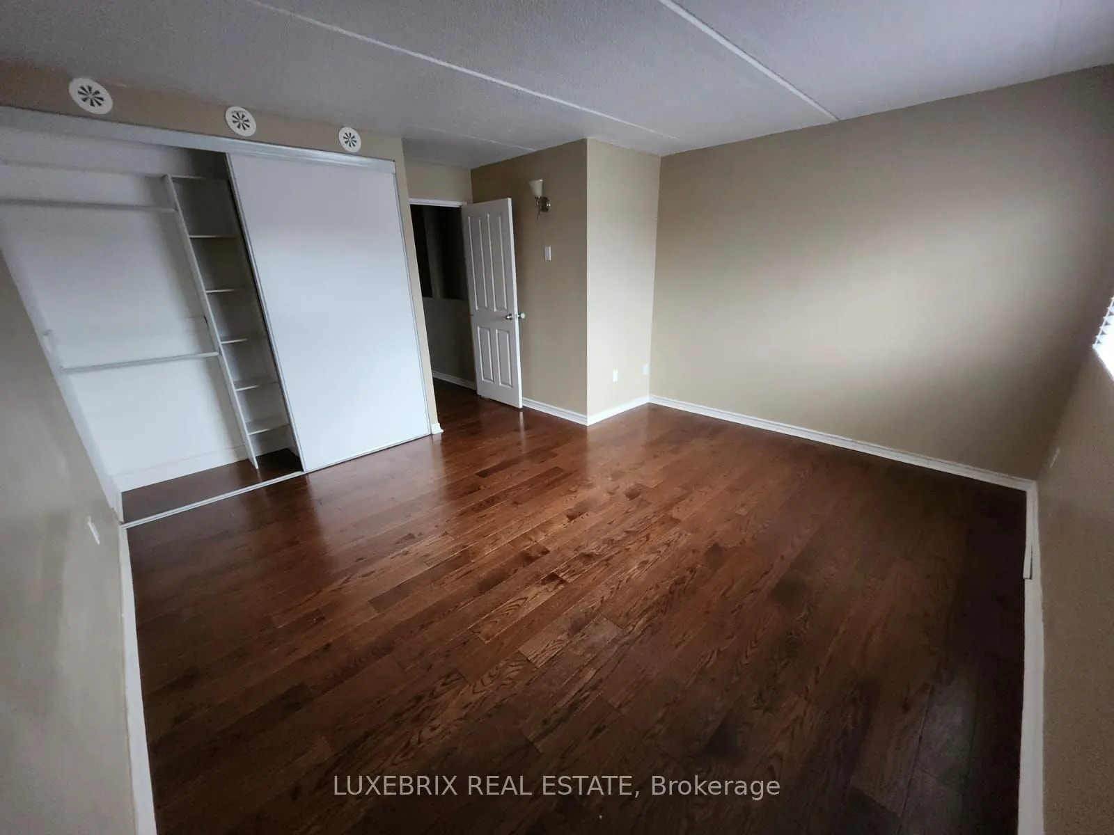 180 Mississauga Valley, #137