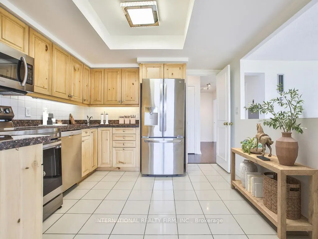 1 Palace Pier Court, #3309