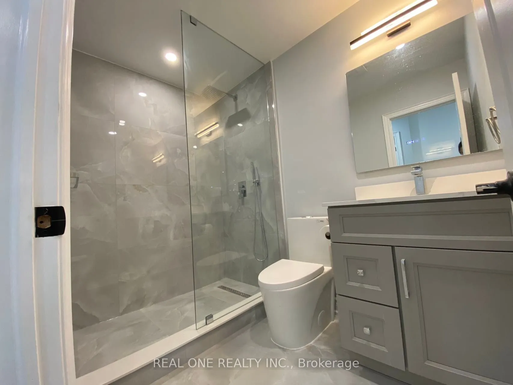 1186 Shadeland Drive, #Single room with bathroom