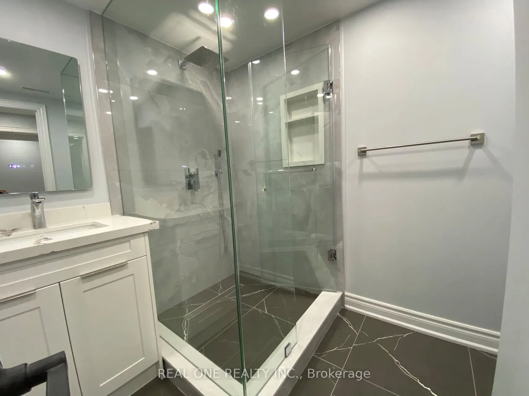 1186 Shadeland Drive, #Single room with bathroom