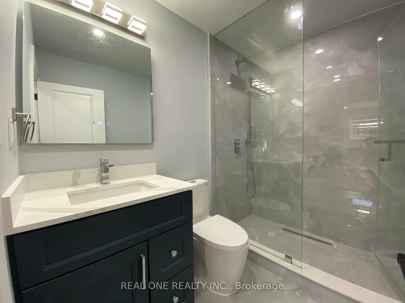 1186 Shadeland Drive, #Single room with bathroom