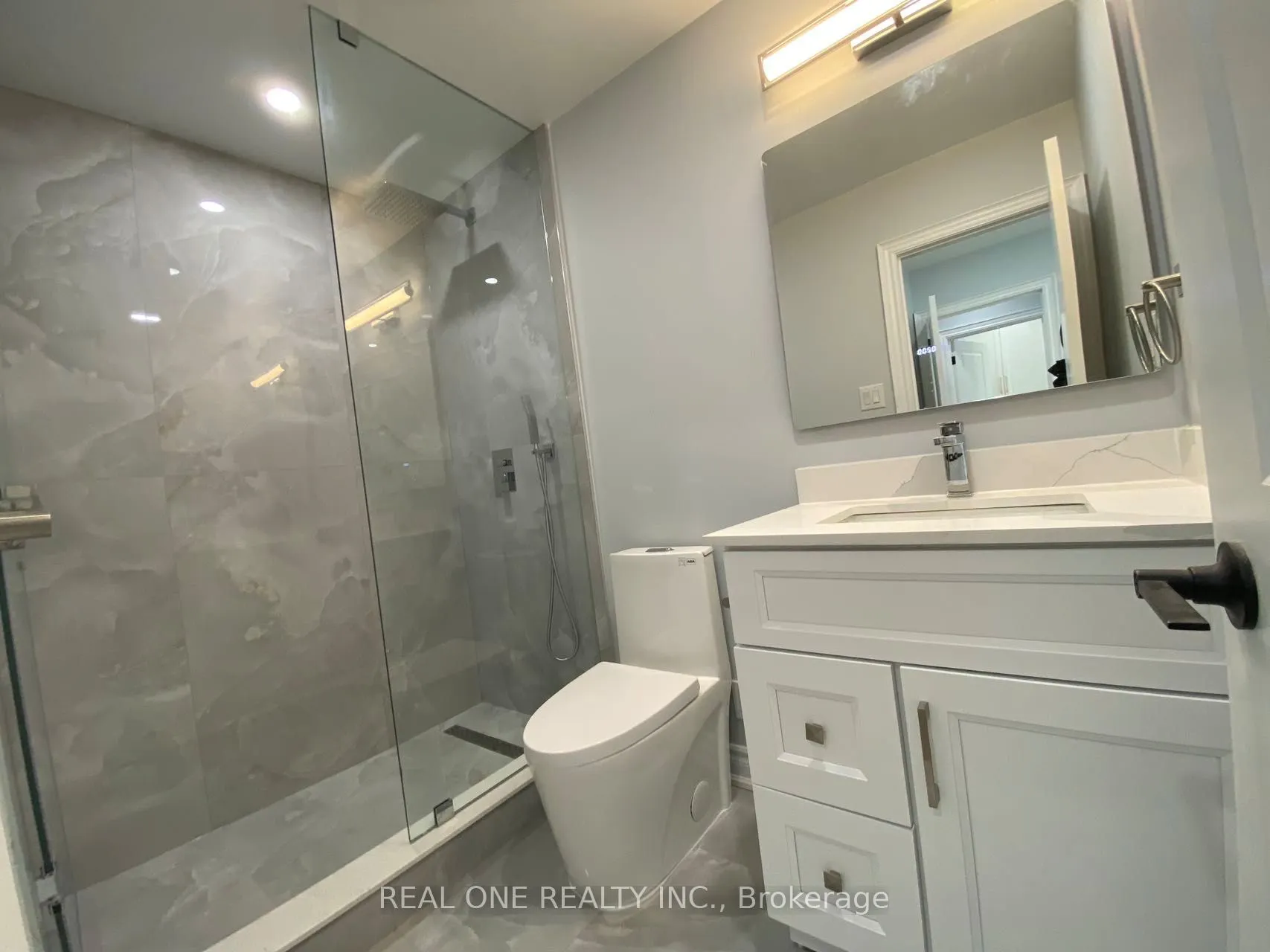 1186 Shadeland Drive, #Single room with bathroom