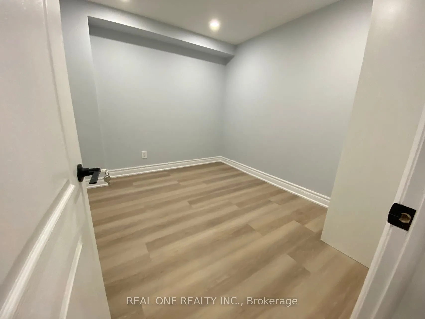 1186 Shadeland Drive, #Single room with bathroom