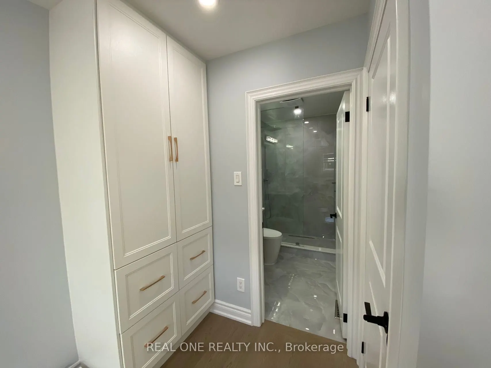 1186 Shadeland Drive, #Single room with bathroom