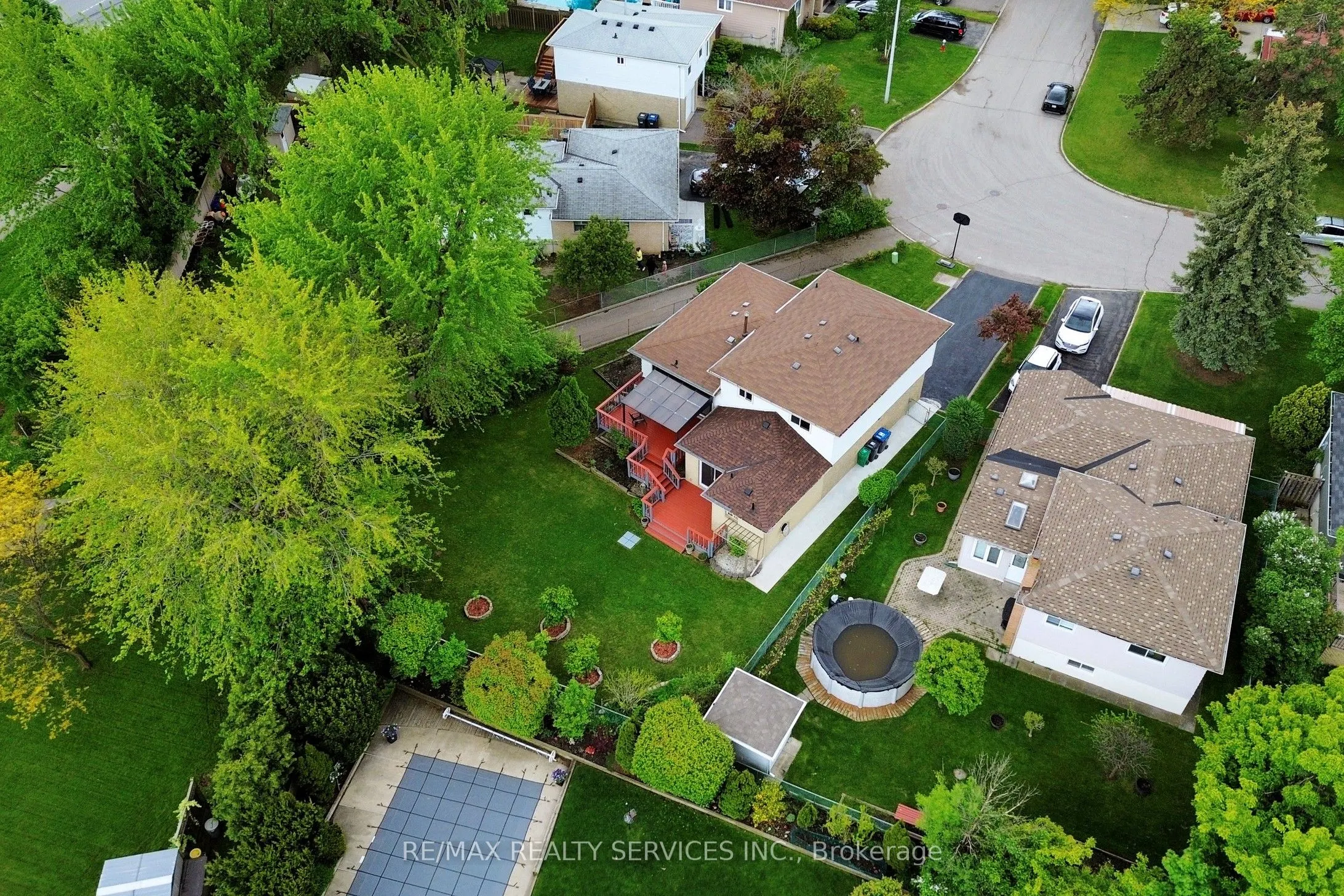 53 Geneva Crescent