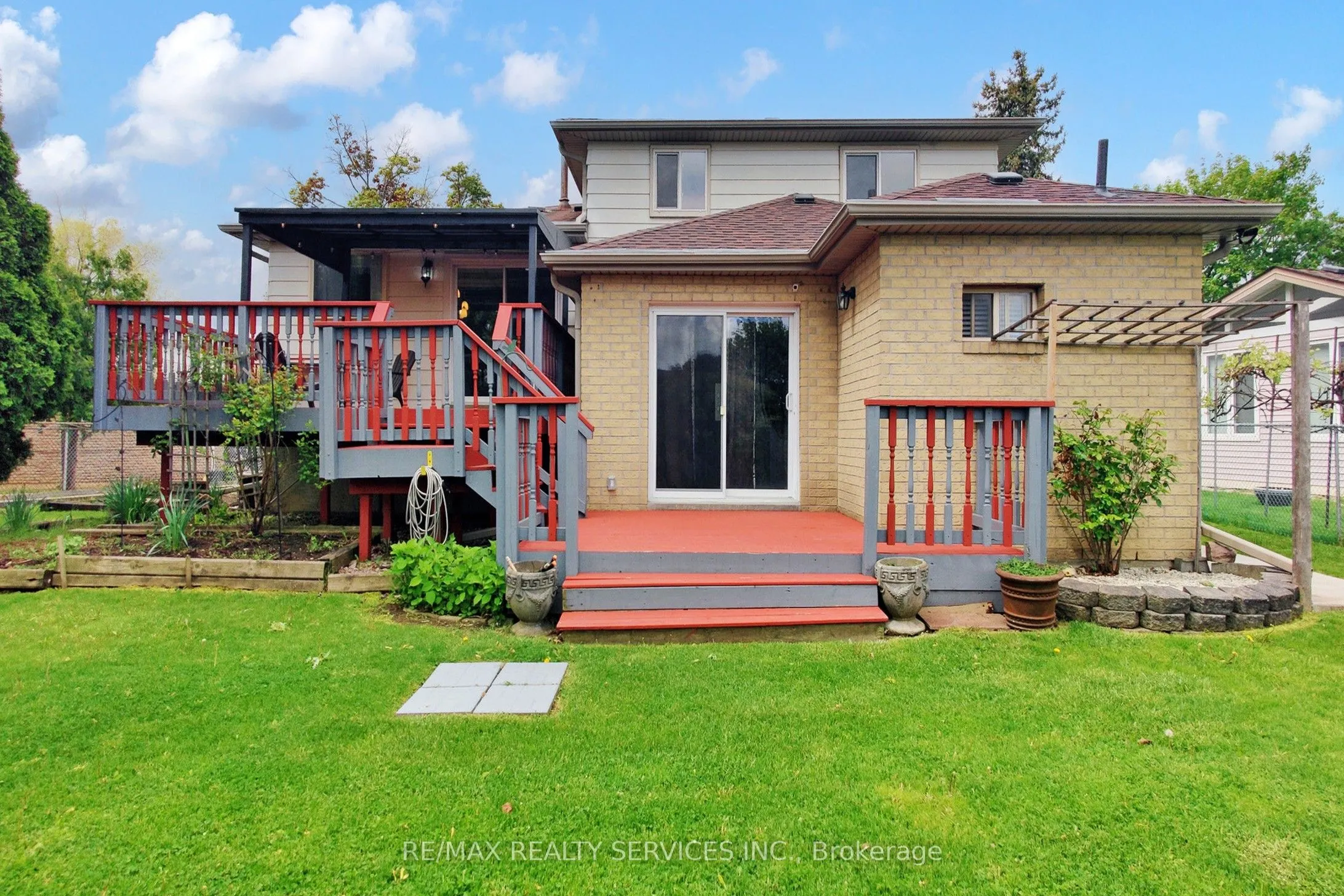 53 Geneva Crescent