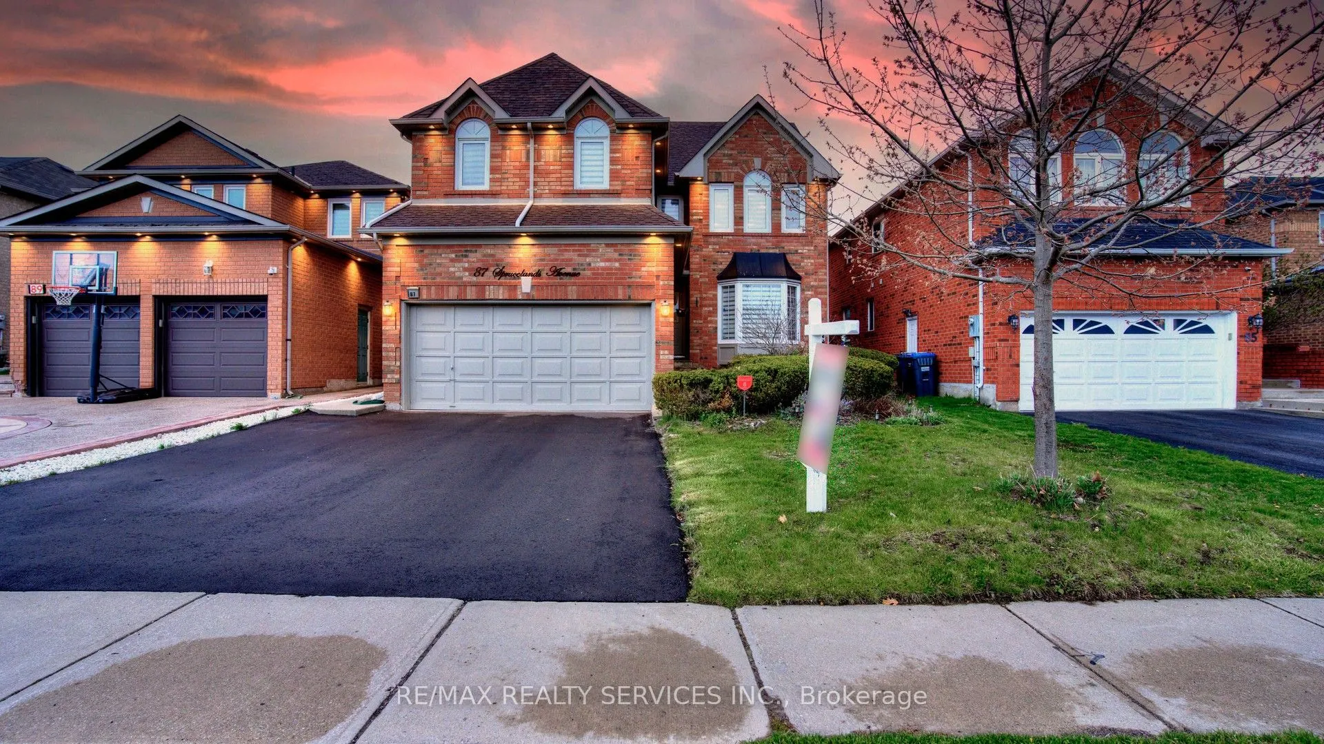 87 Sprucelands Avenue