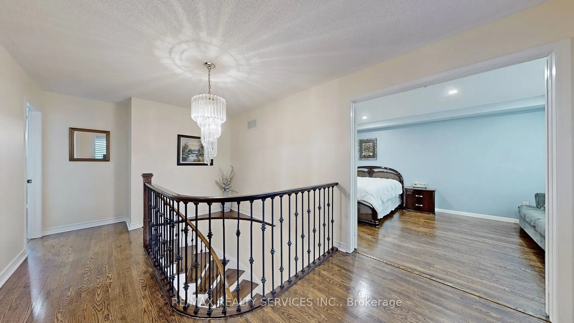 87 Sprucelands Avenue