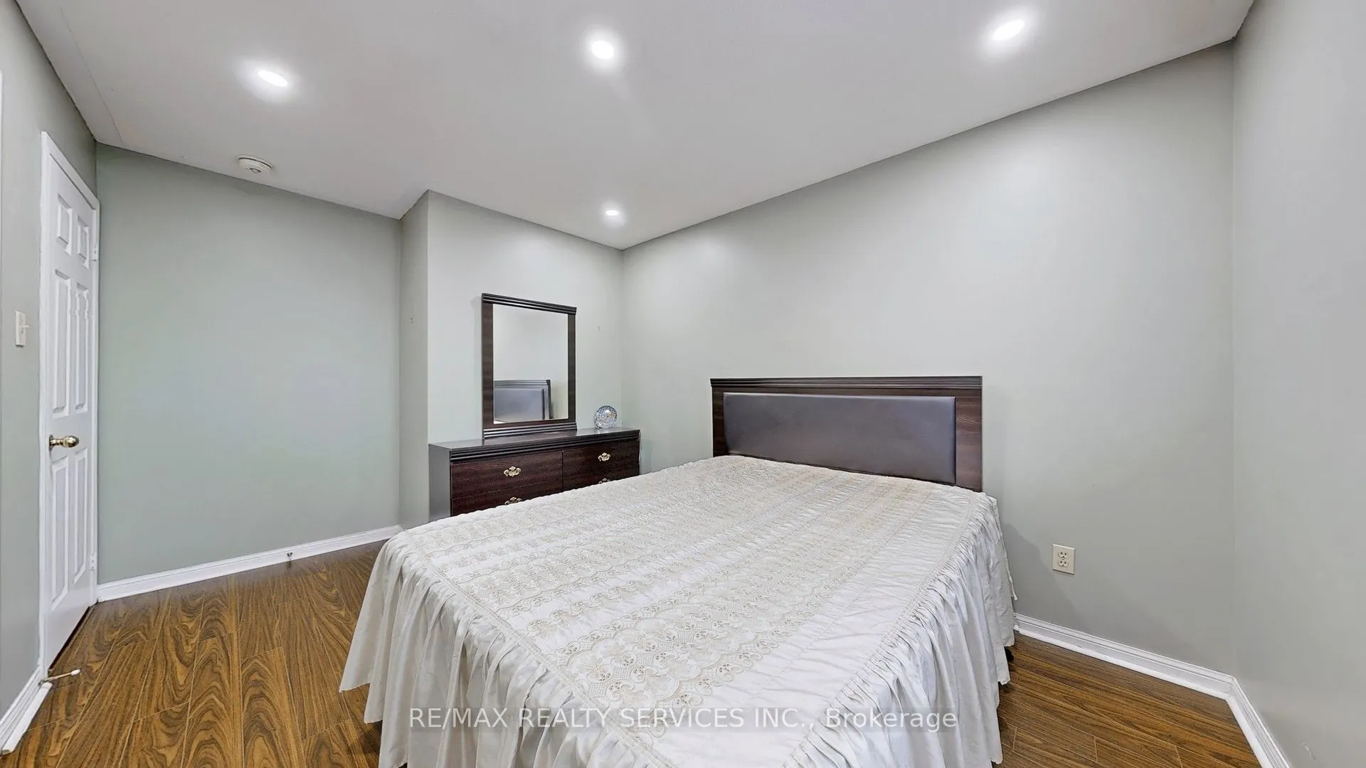 87 Sprucelands Avenue