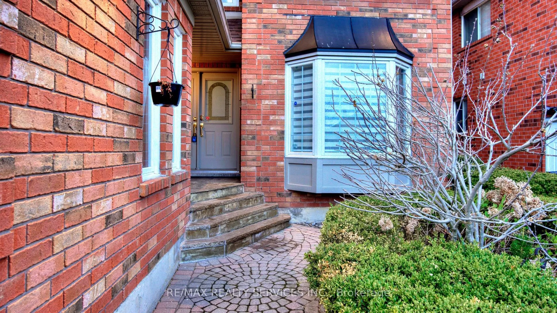 87 Sprucelands Avenue