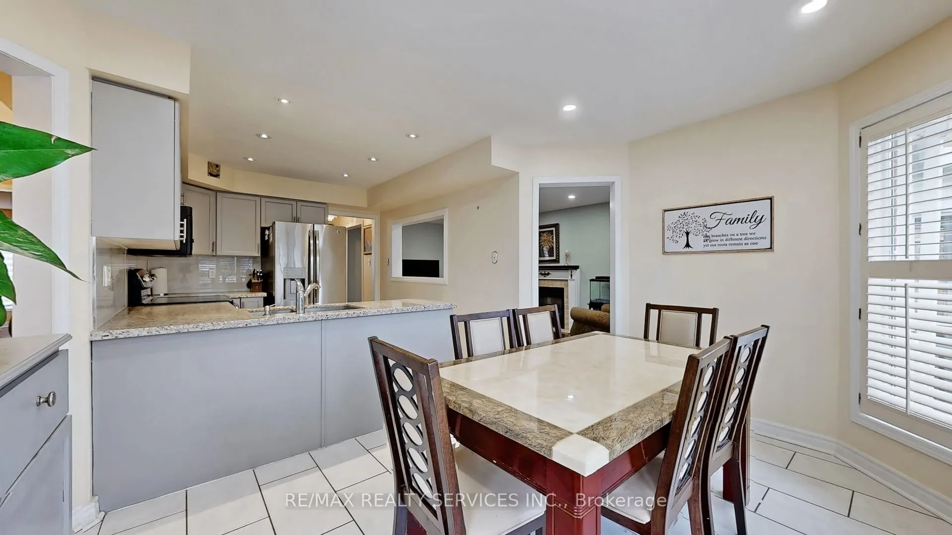 87 Sprucelands Avenue