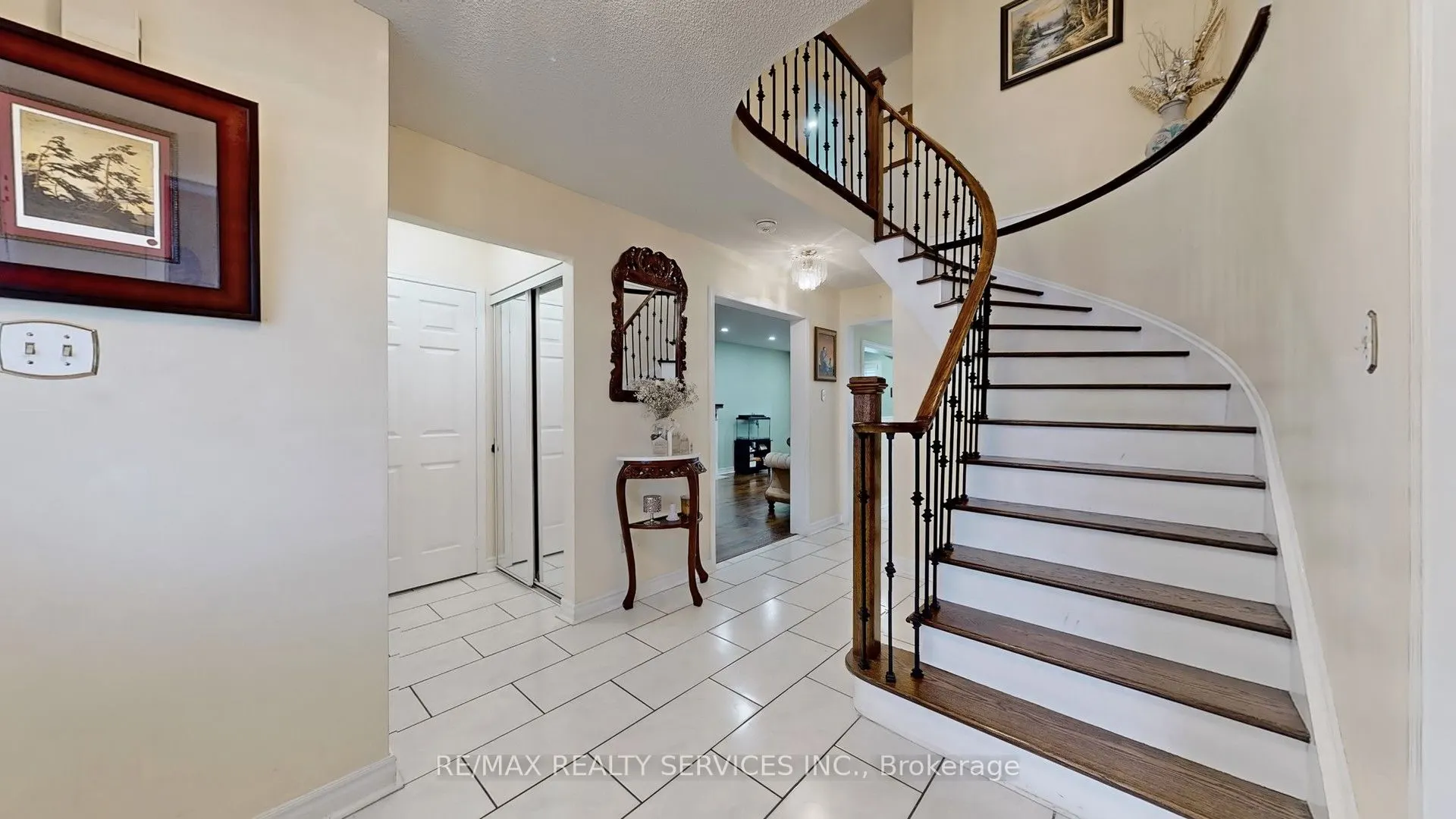 87 Sprucelands Avenue