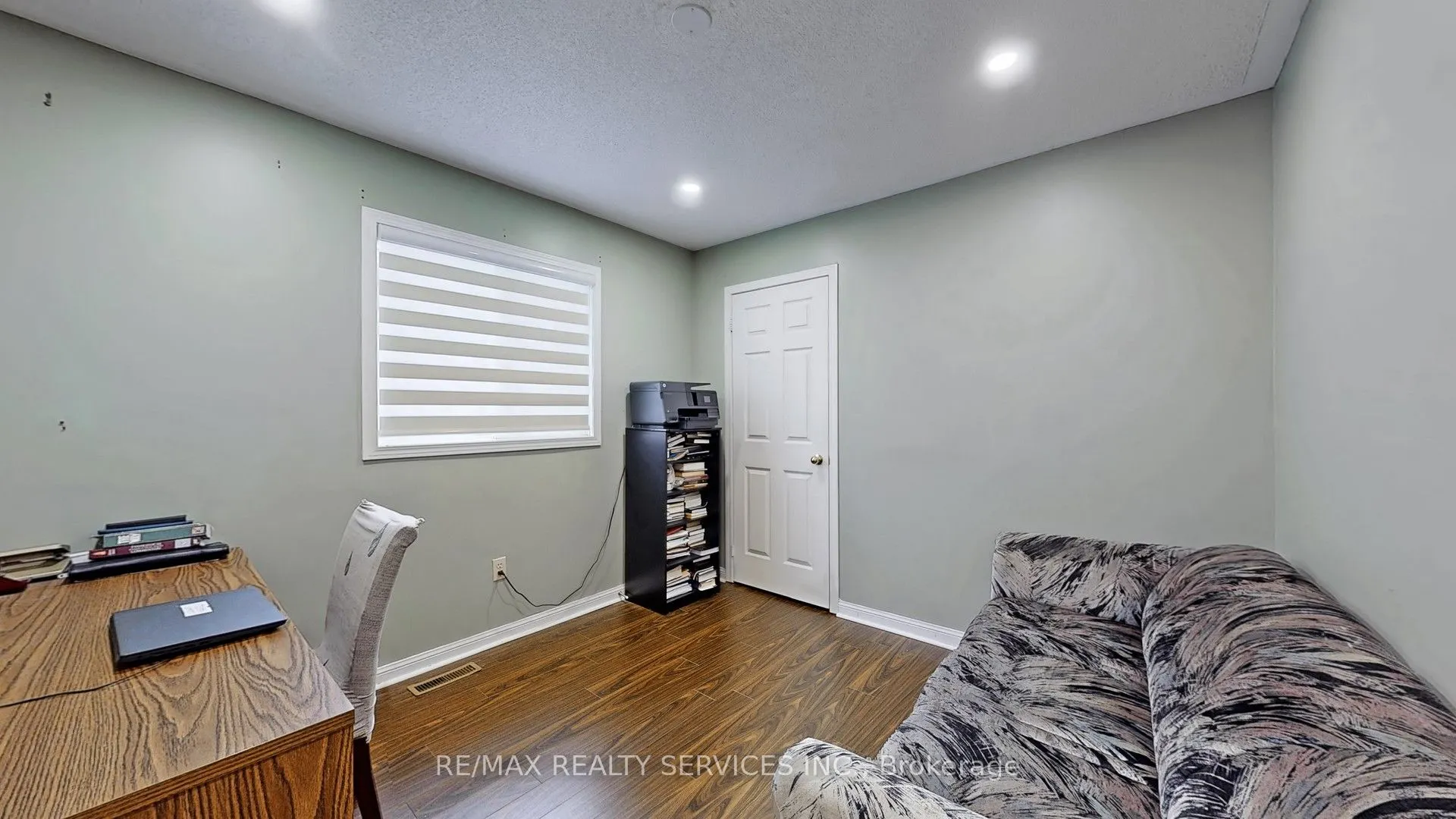 87 Sprucelands Avenue