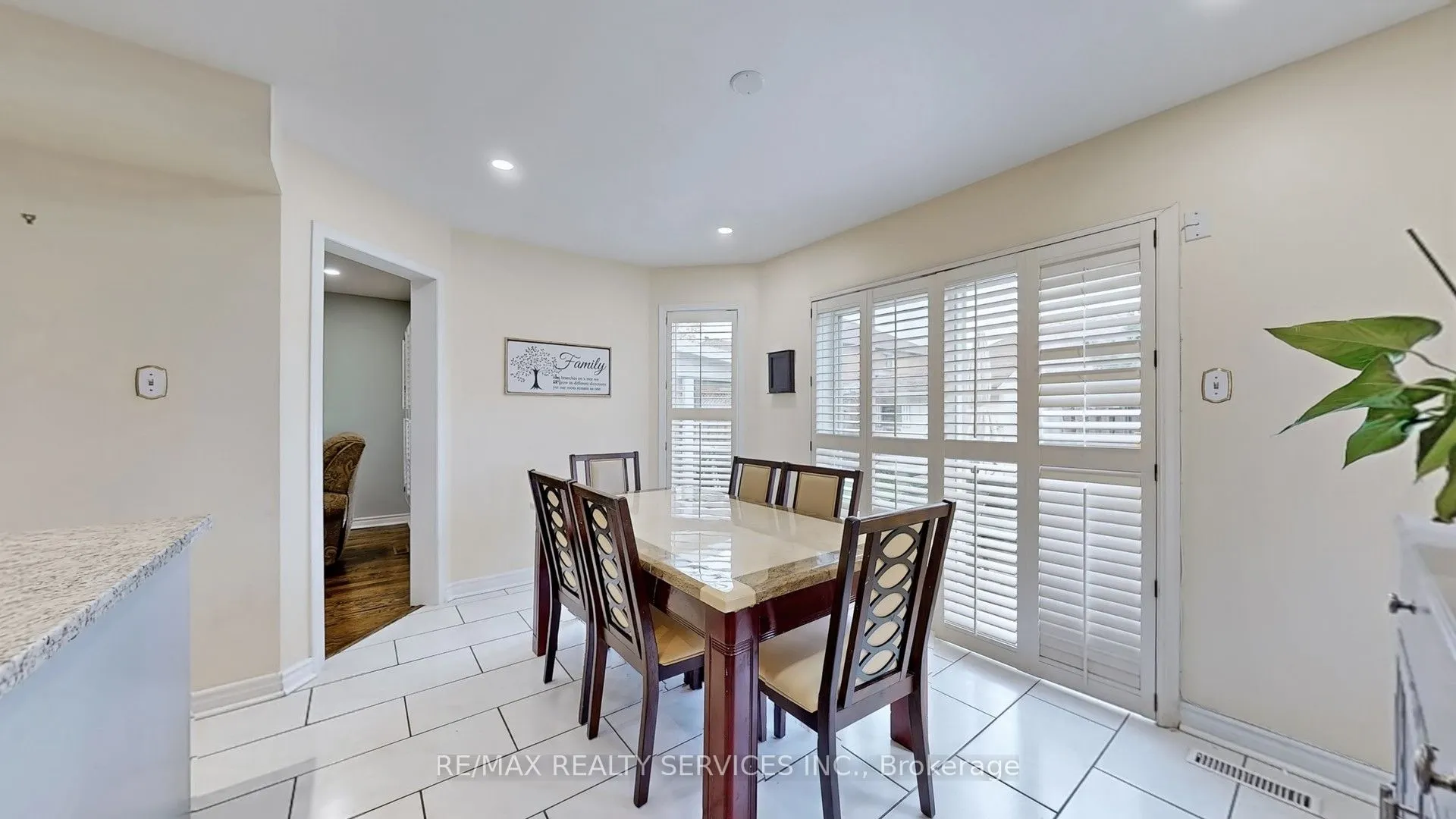 87 Sprucelands Avenue