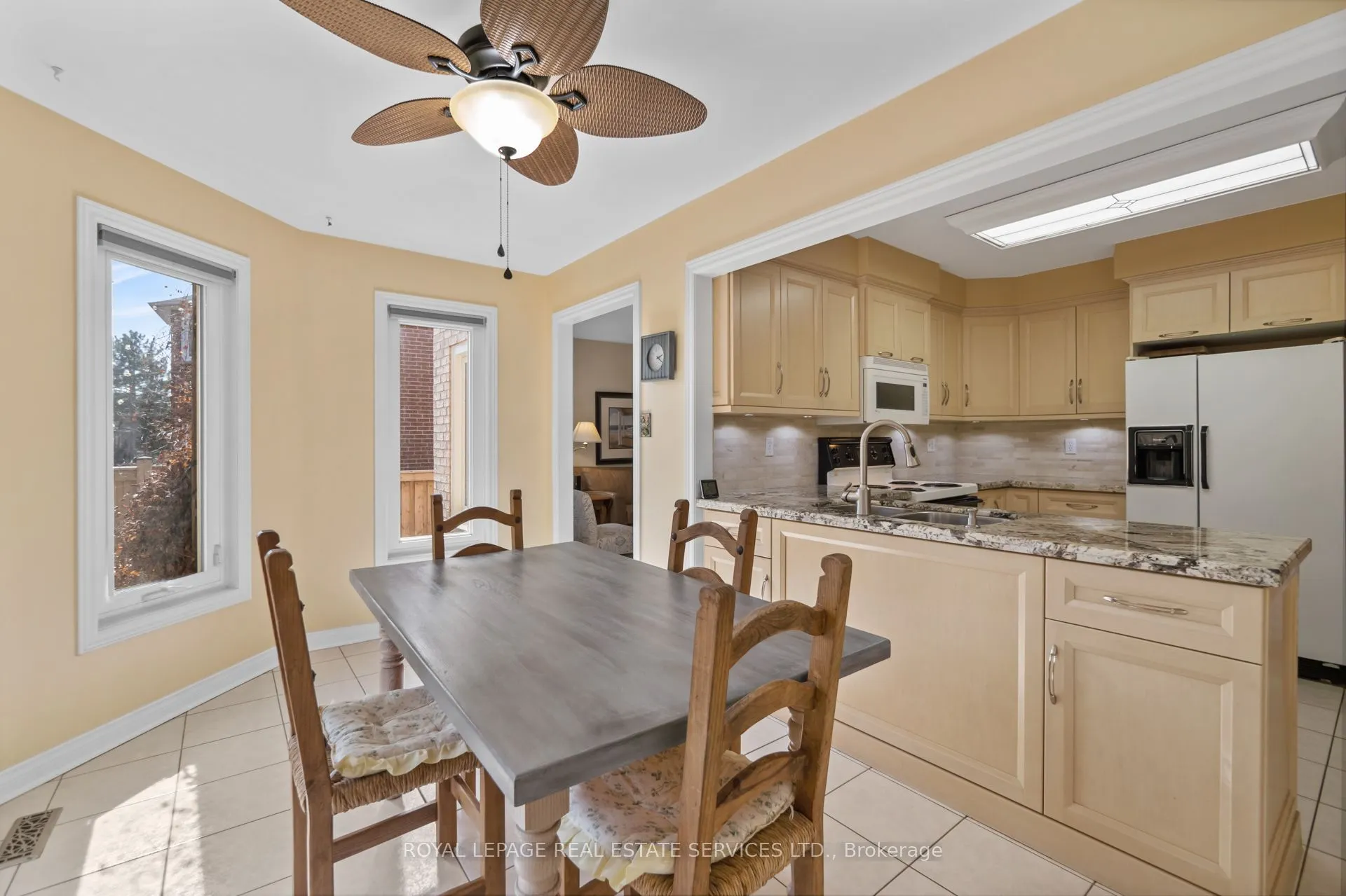1074 Bradbury Chase