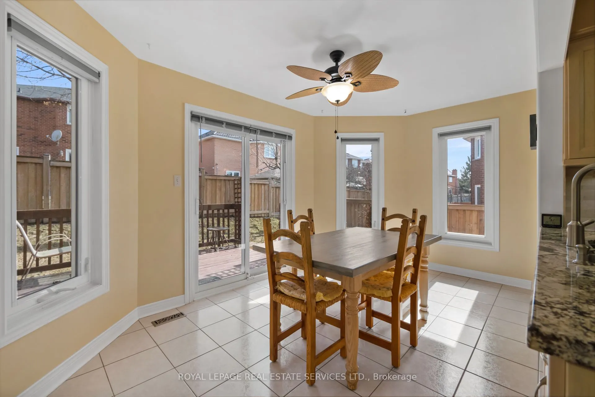 1074 Bradbury Chase