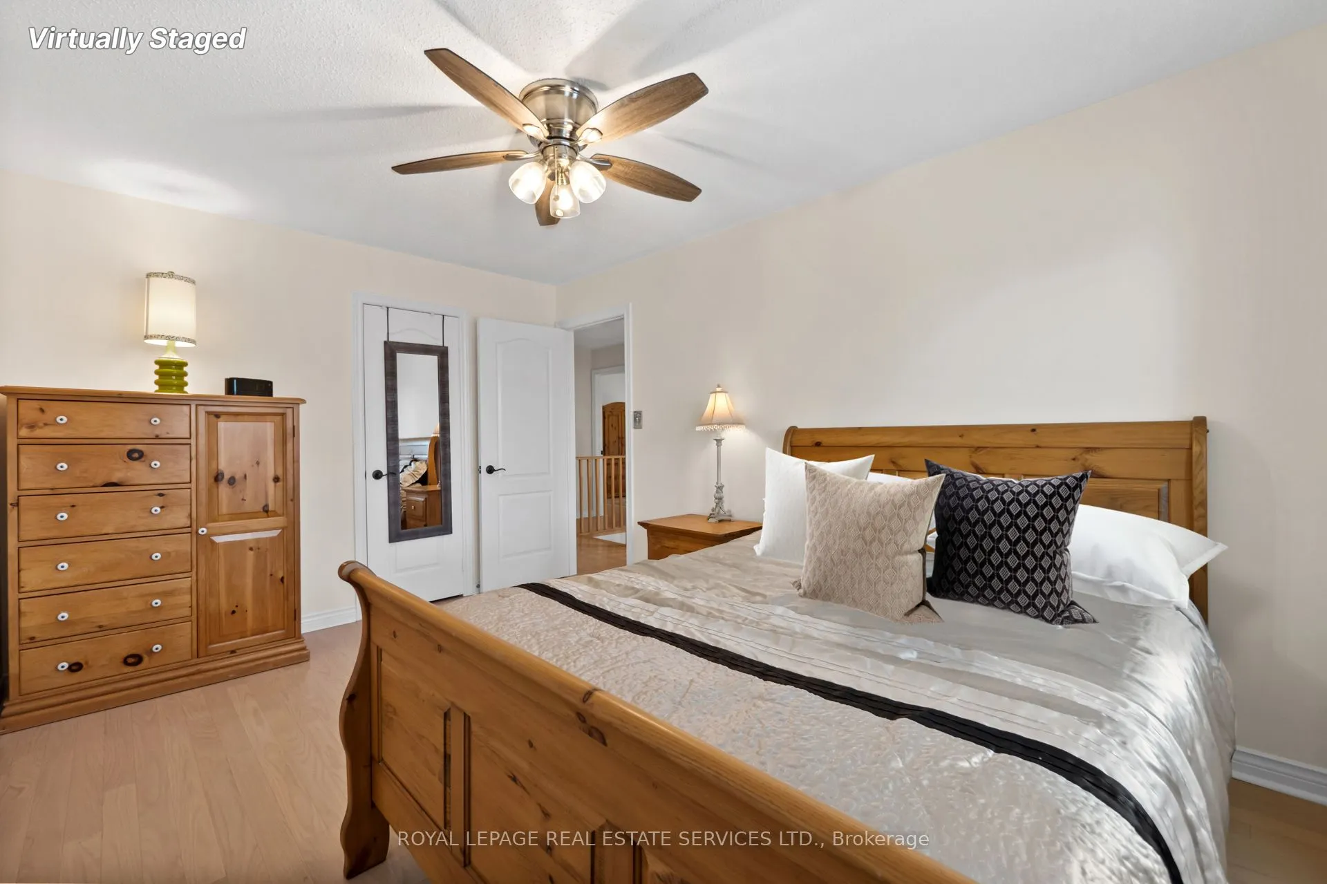 1074 Bradbury Chase