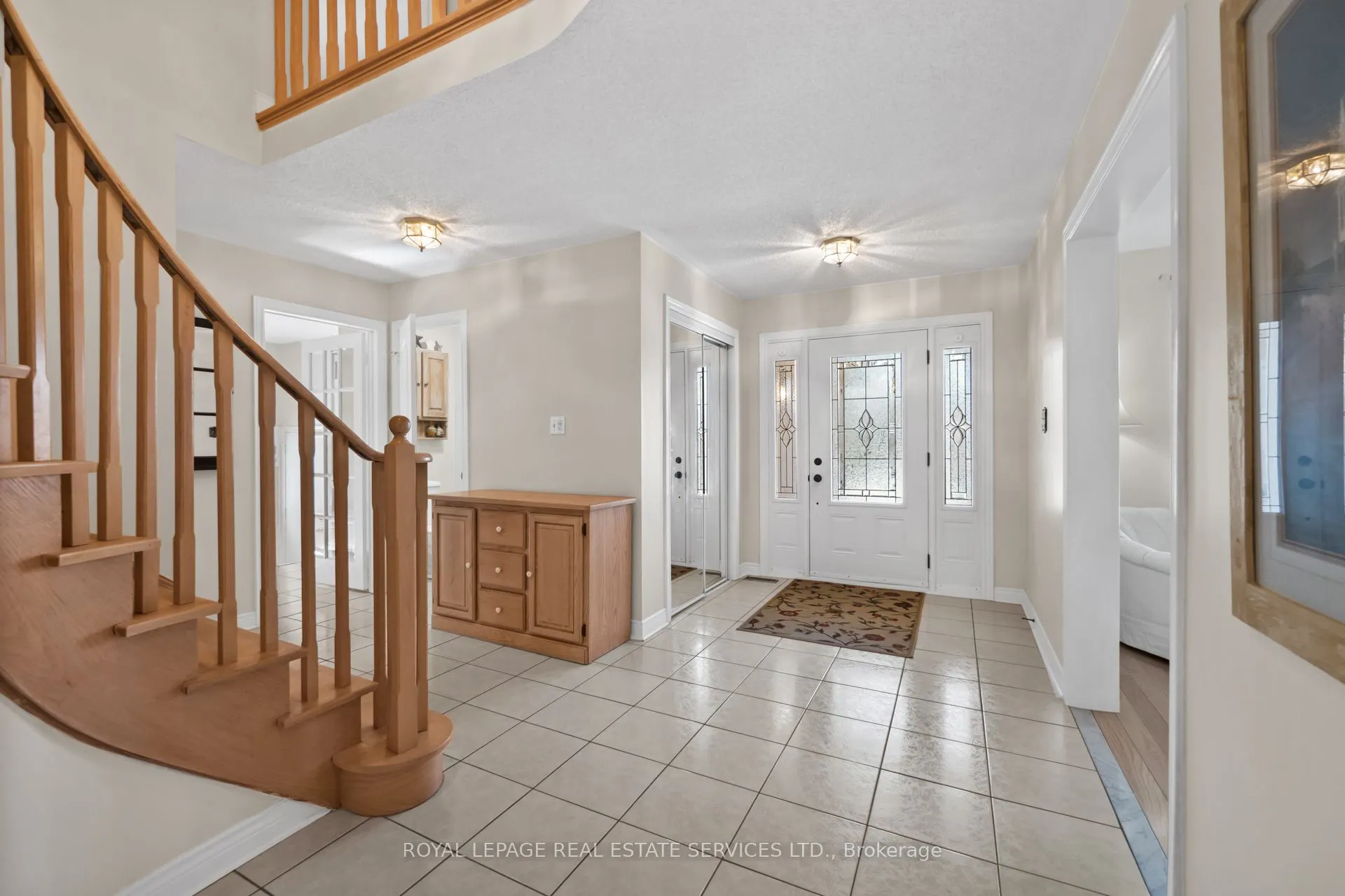 1074 Bradbury Chase
