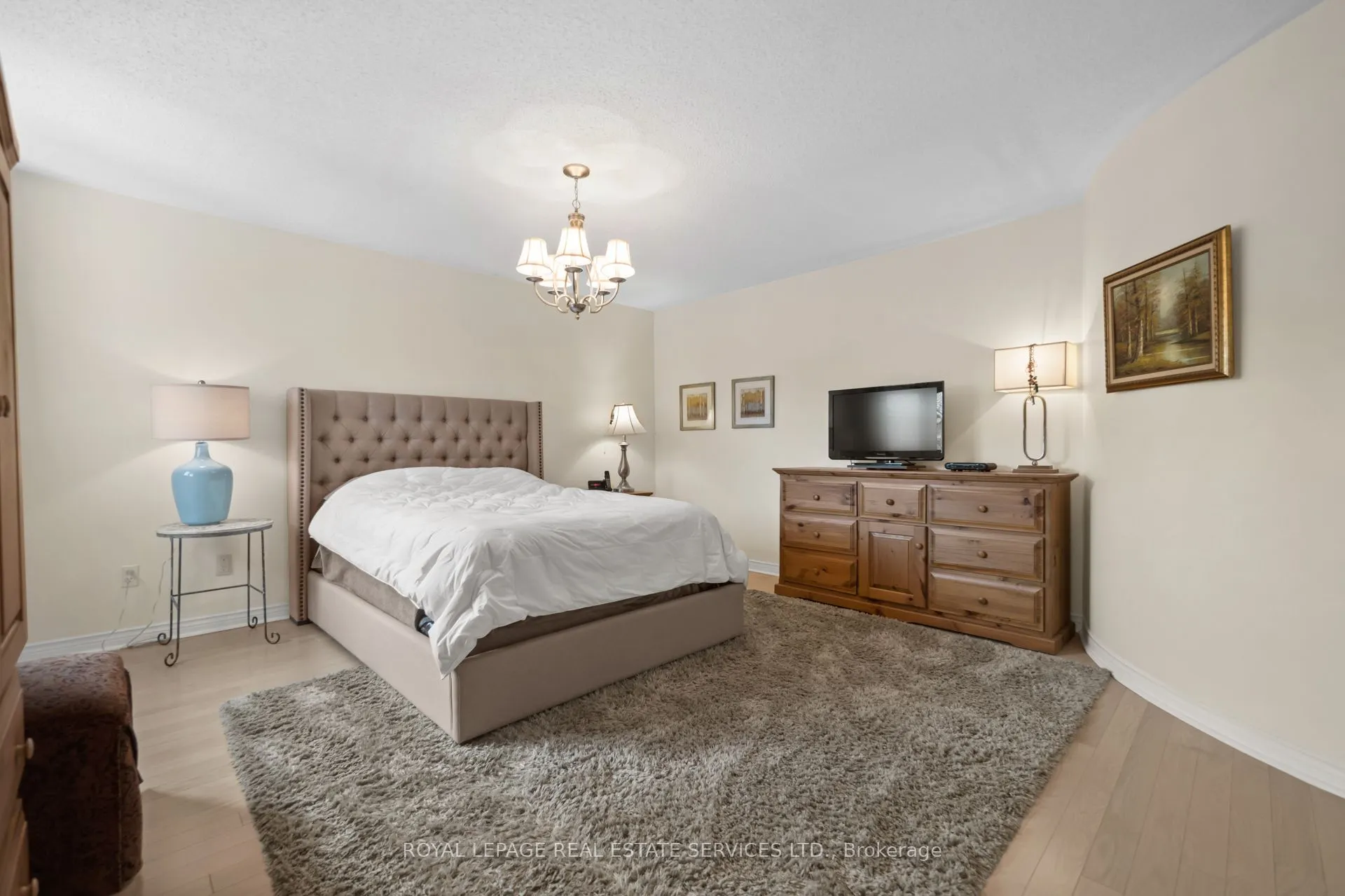 1074 Bradbury Chase