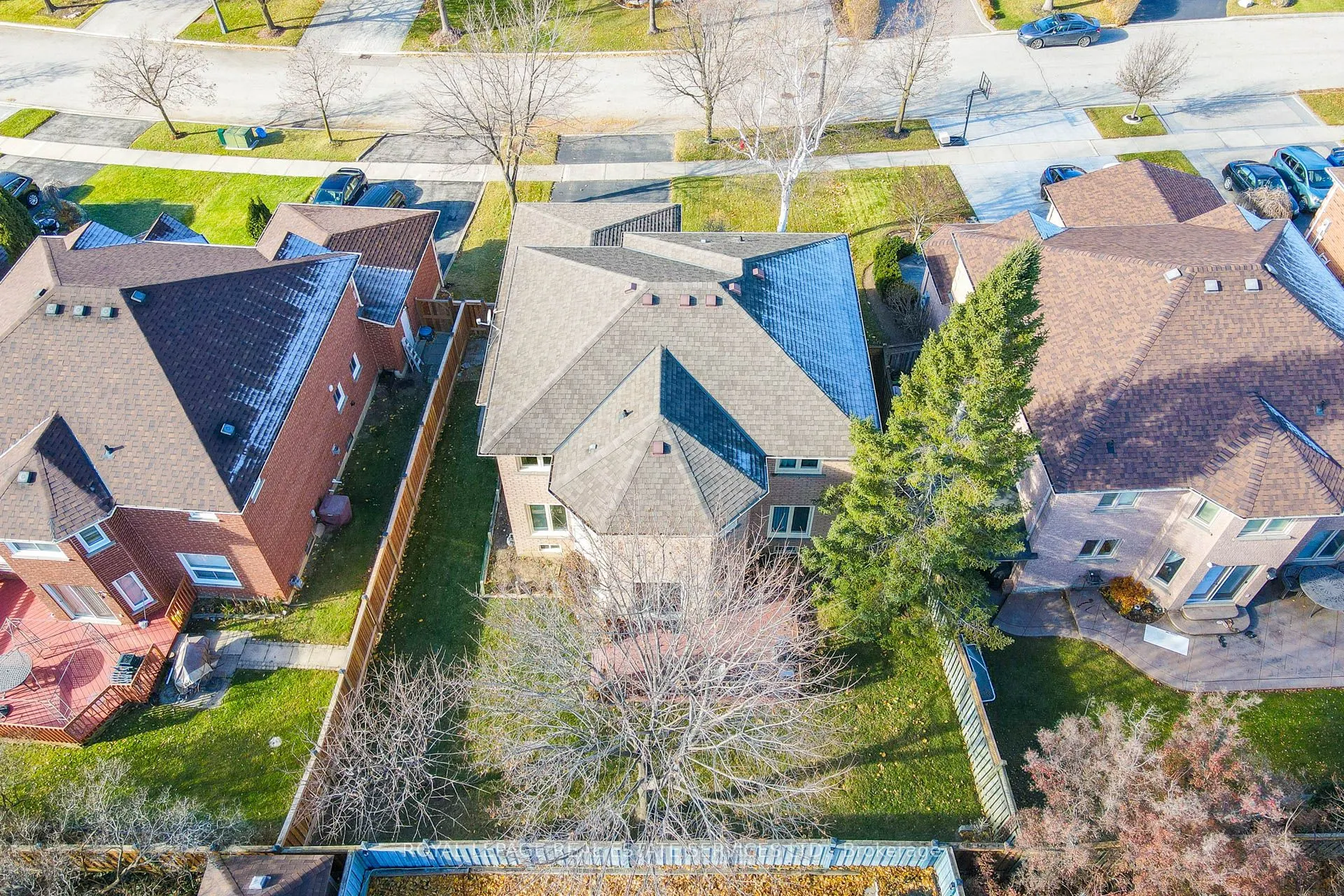 1074 Bradbury Chase