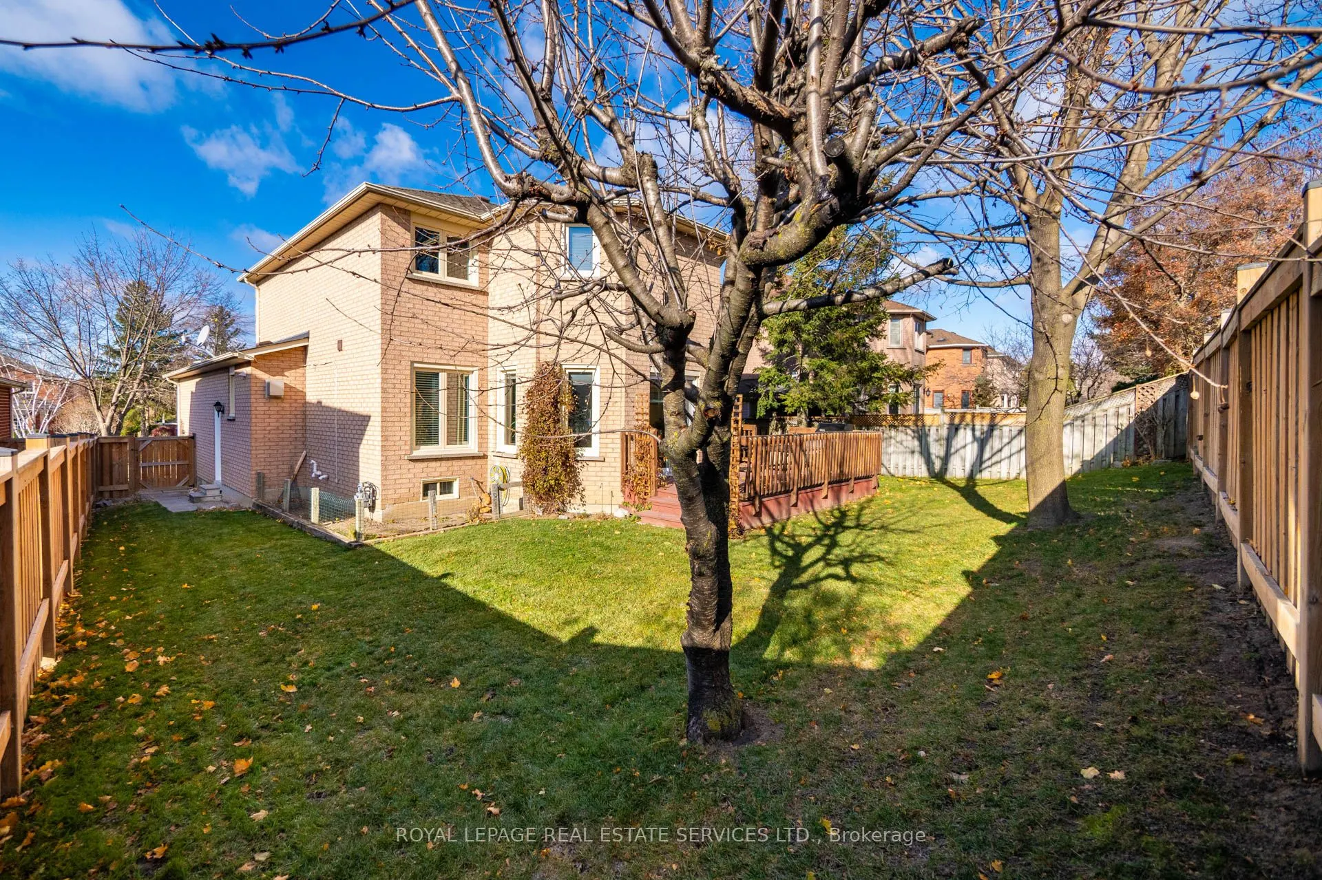 1074 Bradbury Chase