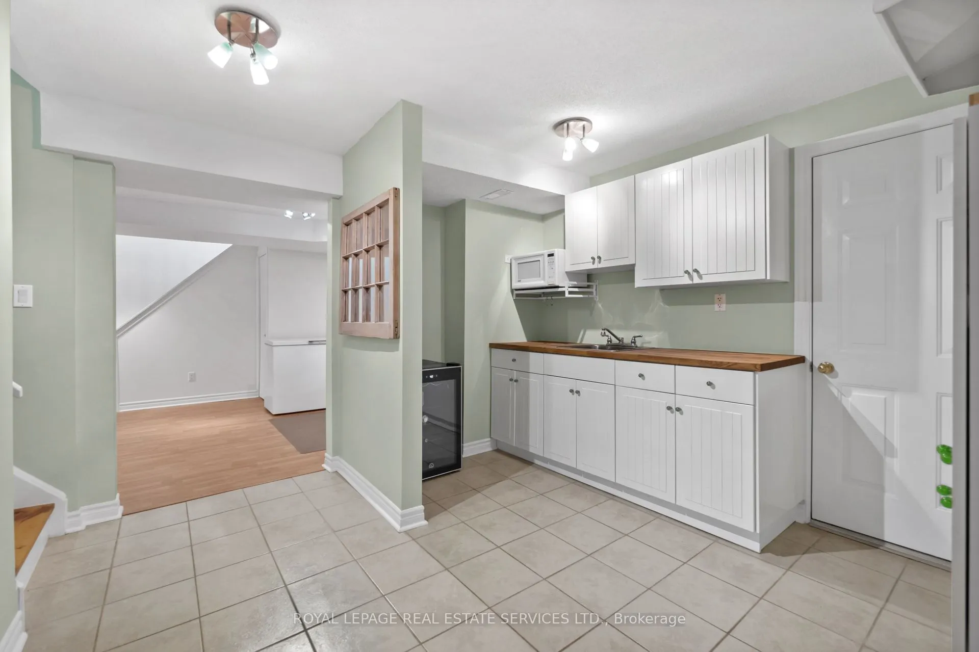 1074 Bradbury Chase