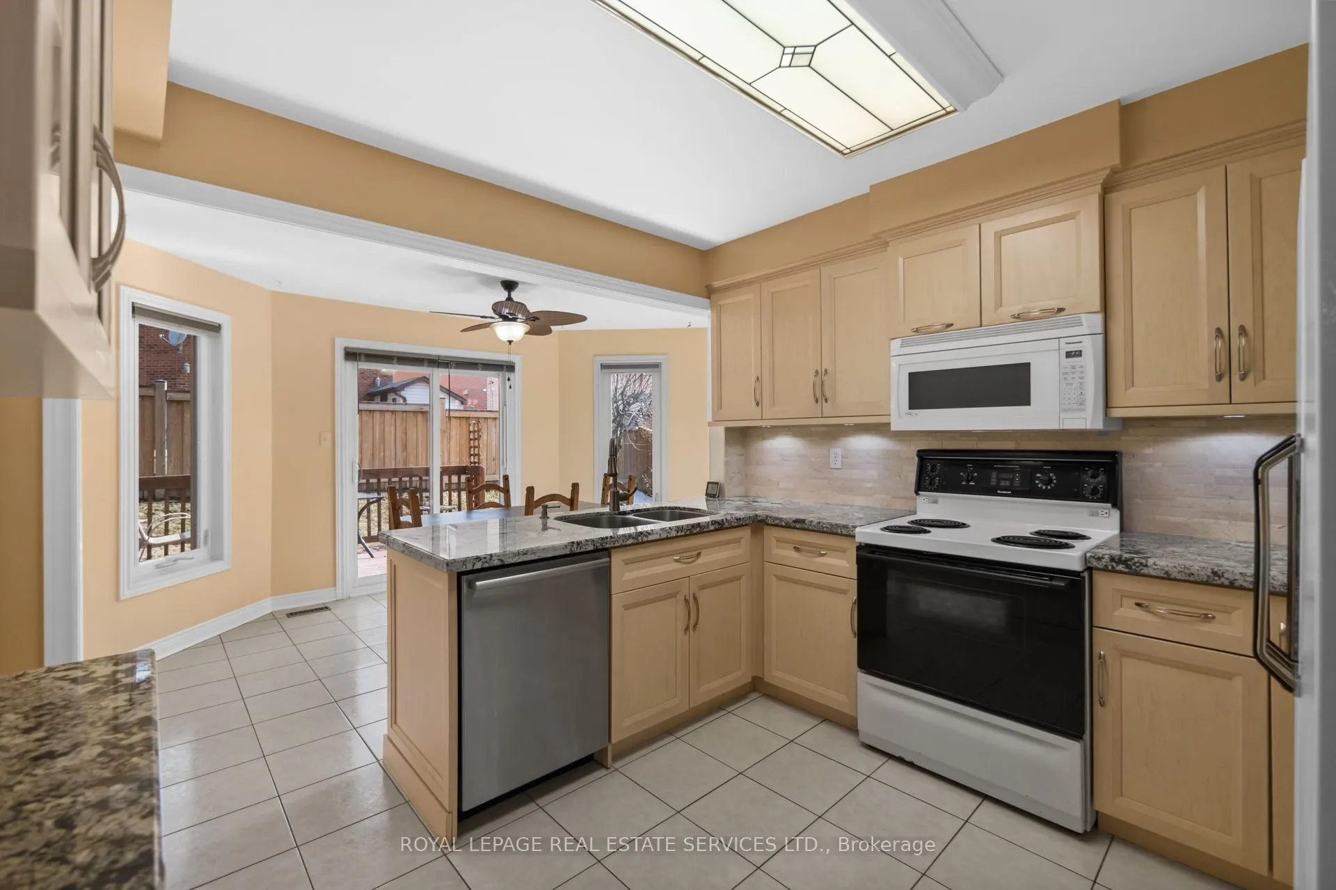 1074 Bradbury Chase