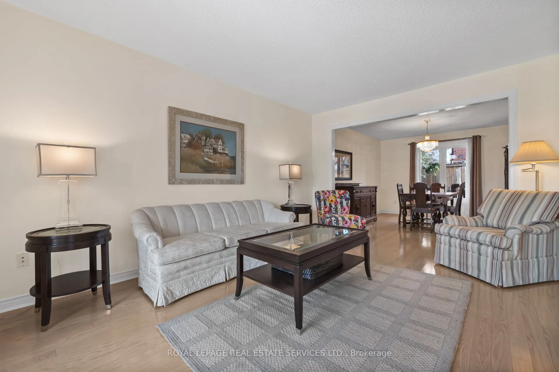 1074 Bradbury Chase
