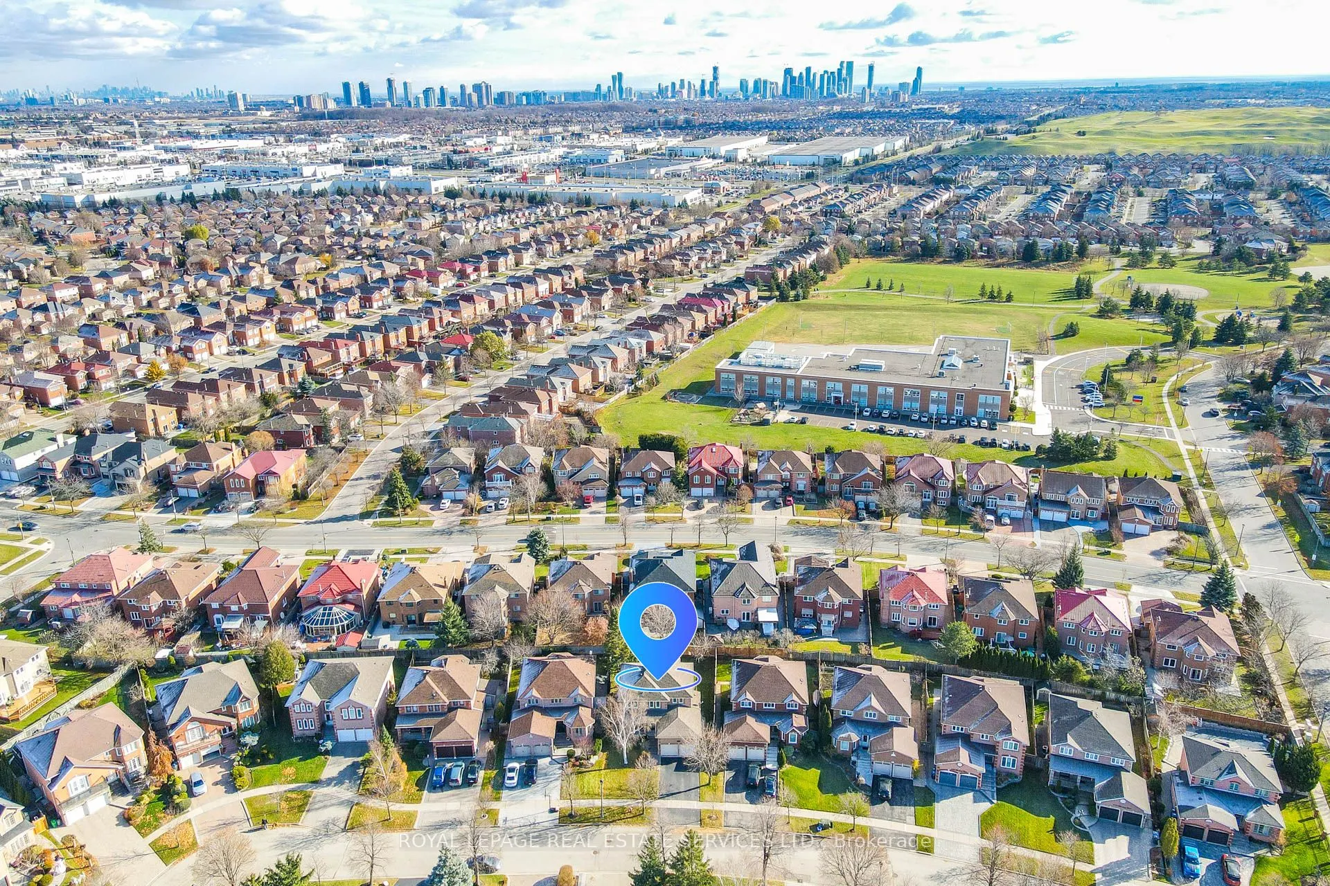 1074 Bradbury Chase