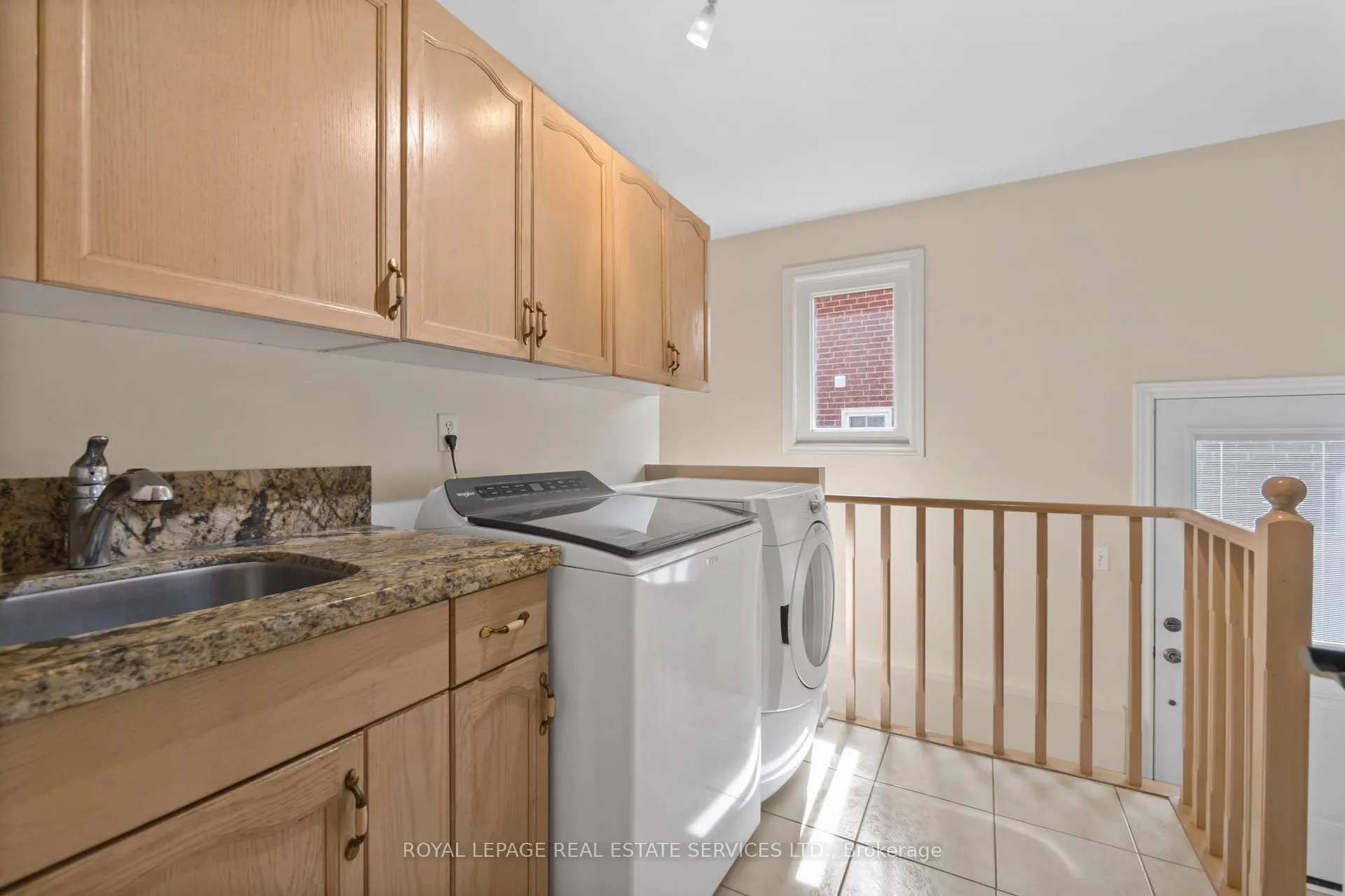 1074 Bradbury Chase