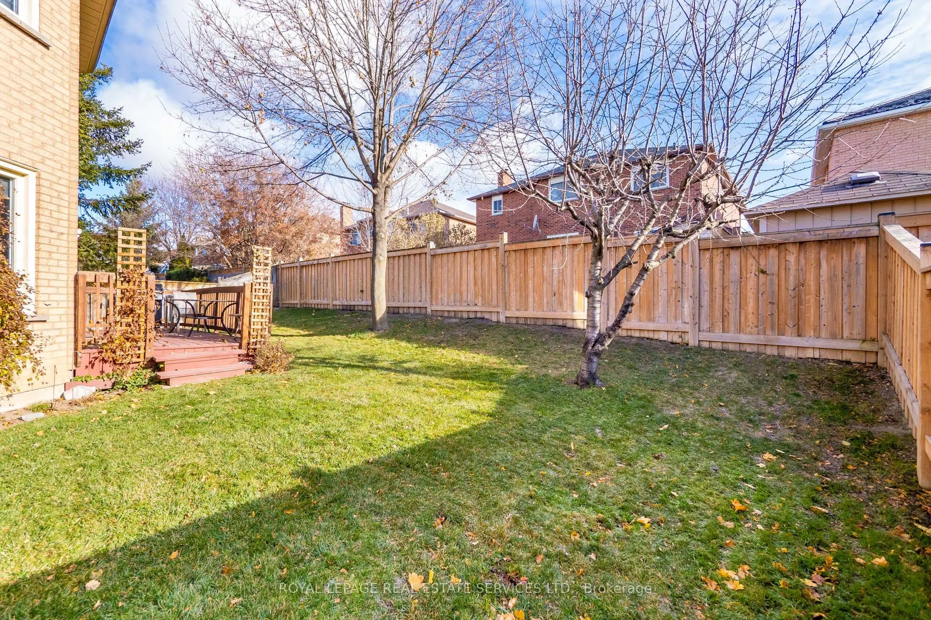 1074 Bradbury Chase