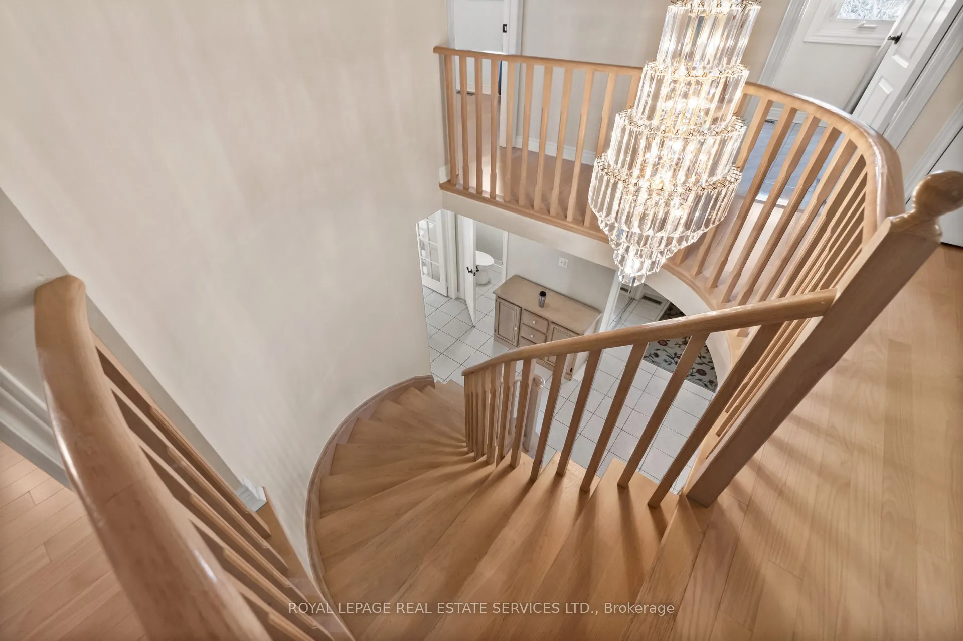 1074 Bradbury Chase