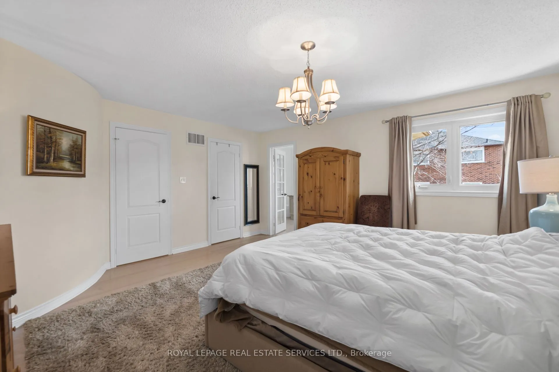 1074 Bradbury Chase