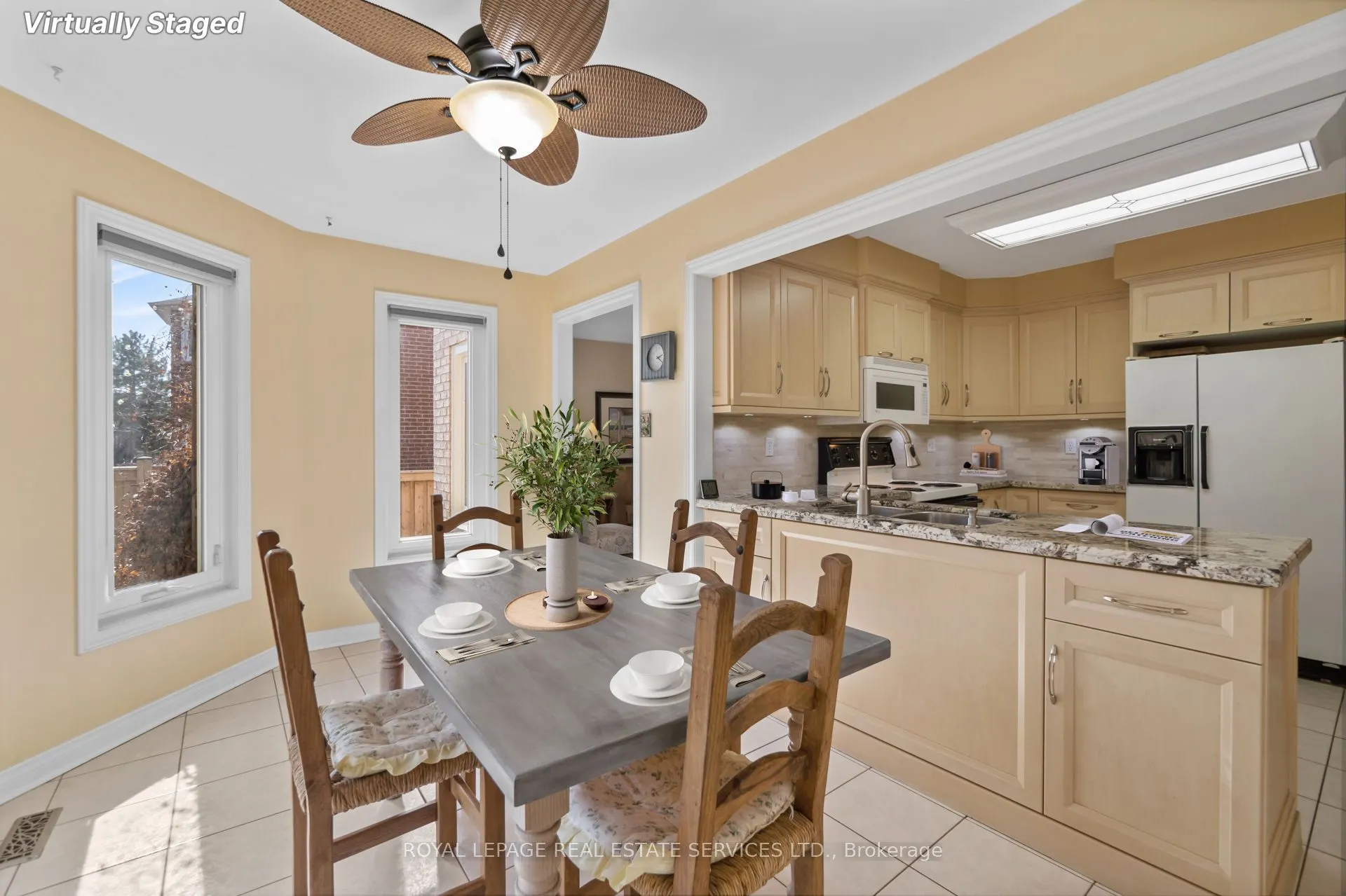 1074 Bradbury Chase