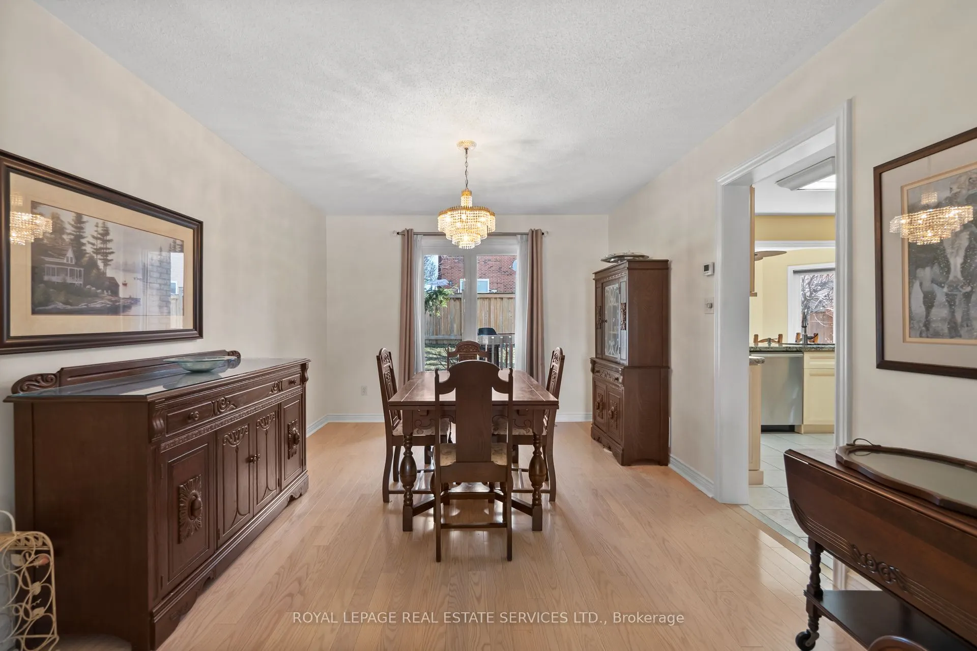 1074 Bradbury Chase