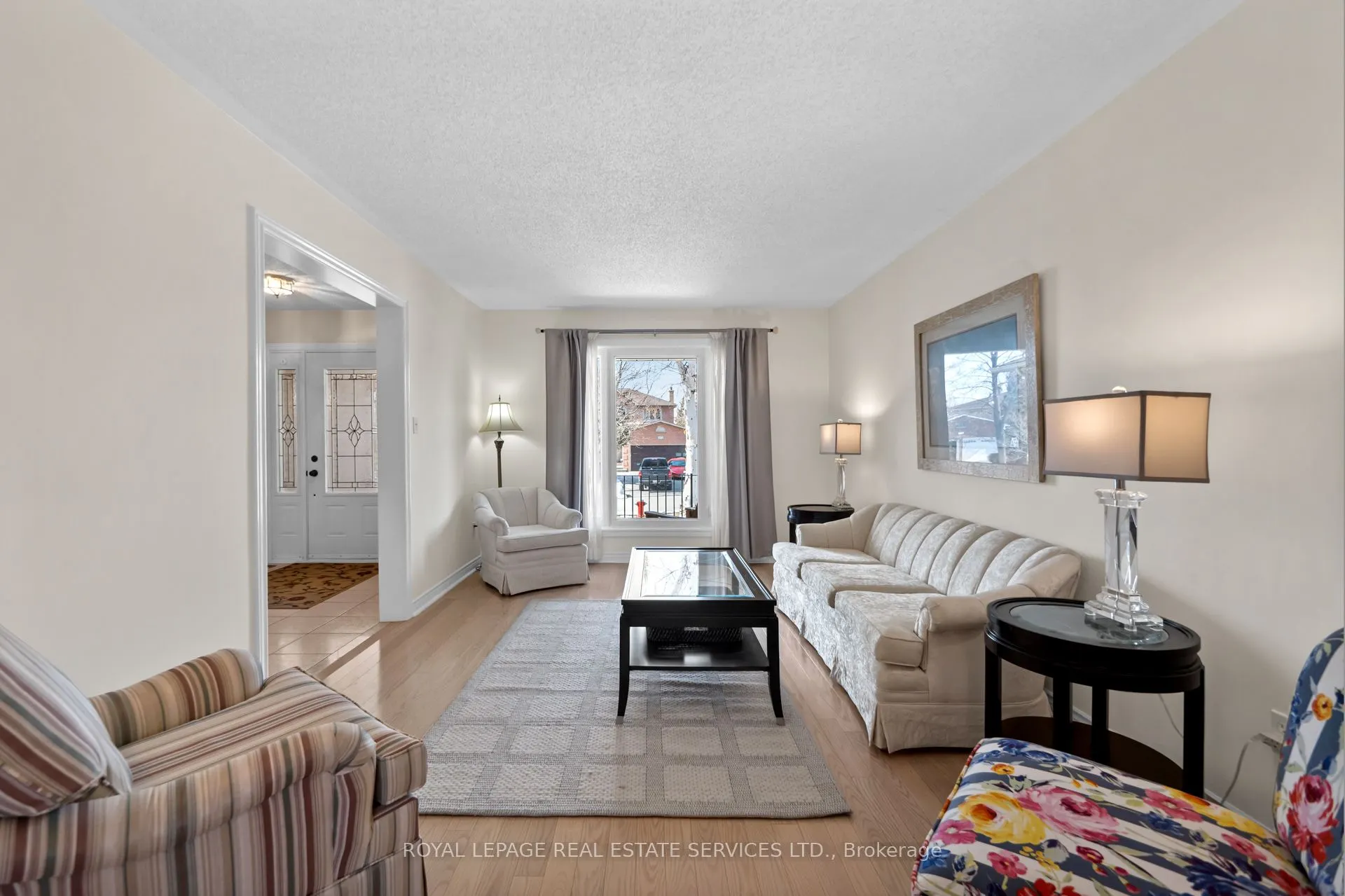 1074 Bradbury Chase