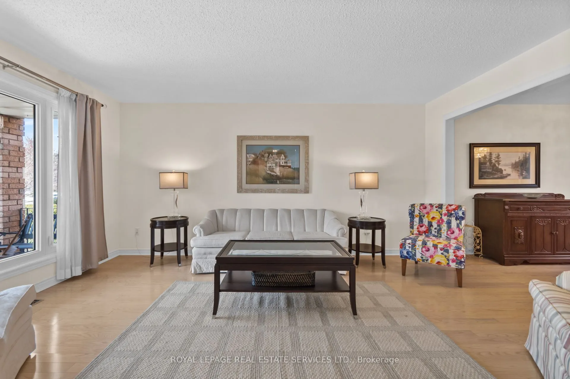 1074 Bradbury Chase