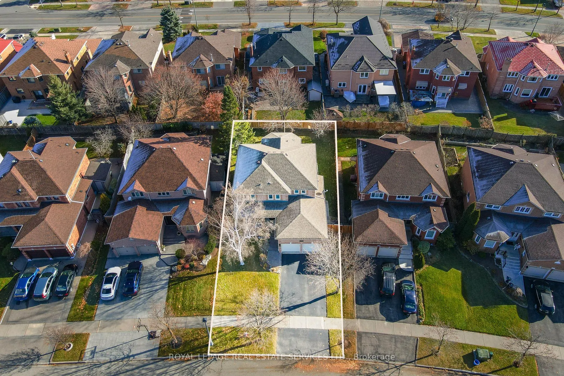 1074 Bradbury Chase