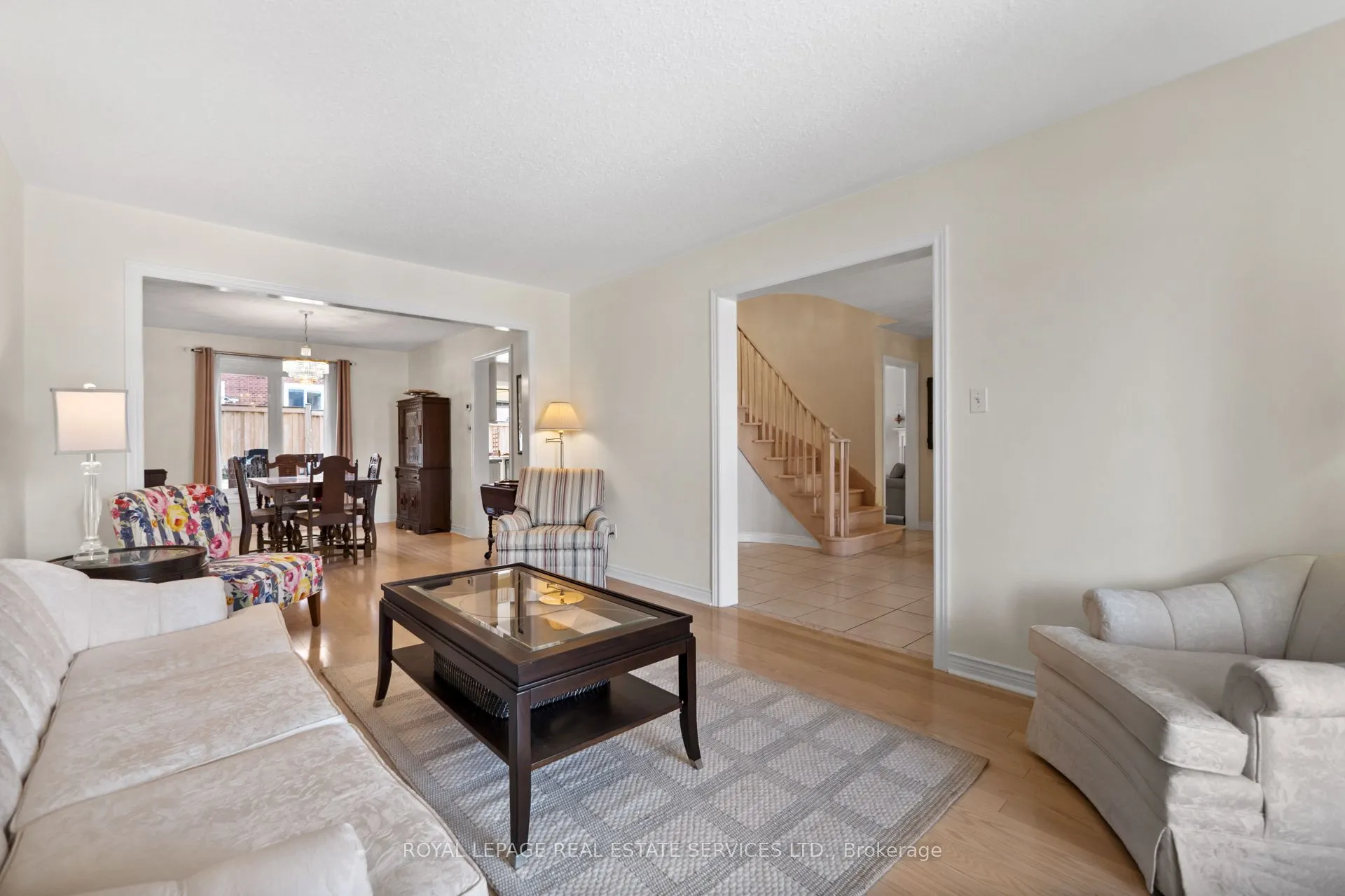 1074 Bradbury Chase